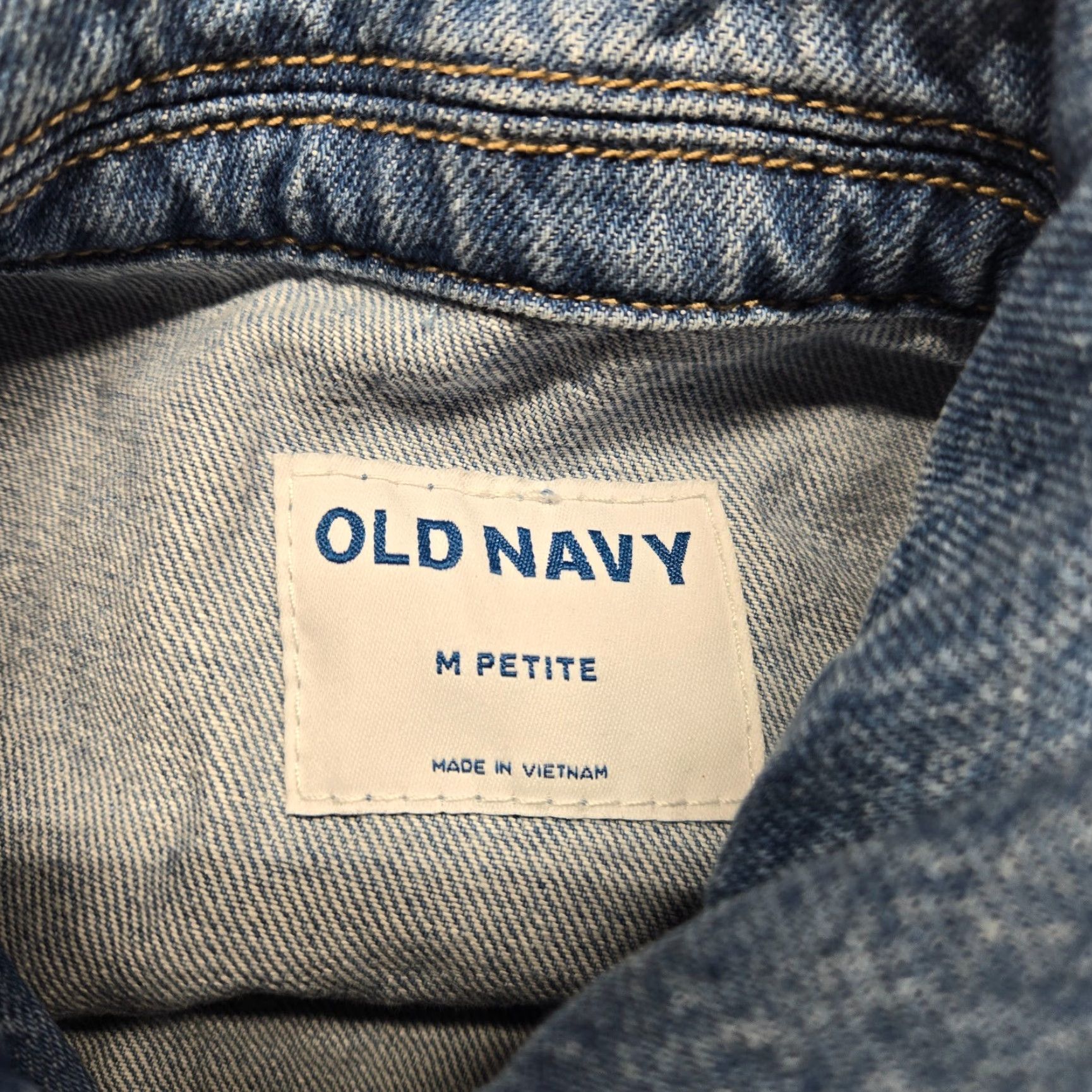 Old Navy Old Navy Denim Jacket Button Up Long Sleeve Women M Petite Blue Denim Jacket 90s Classic Outdoor Pockets Collared Lightweight Casual Womens Size M / US 6-8 / IT 42-44 - 4 Thumbnail