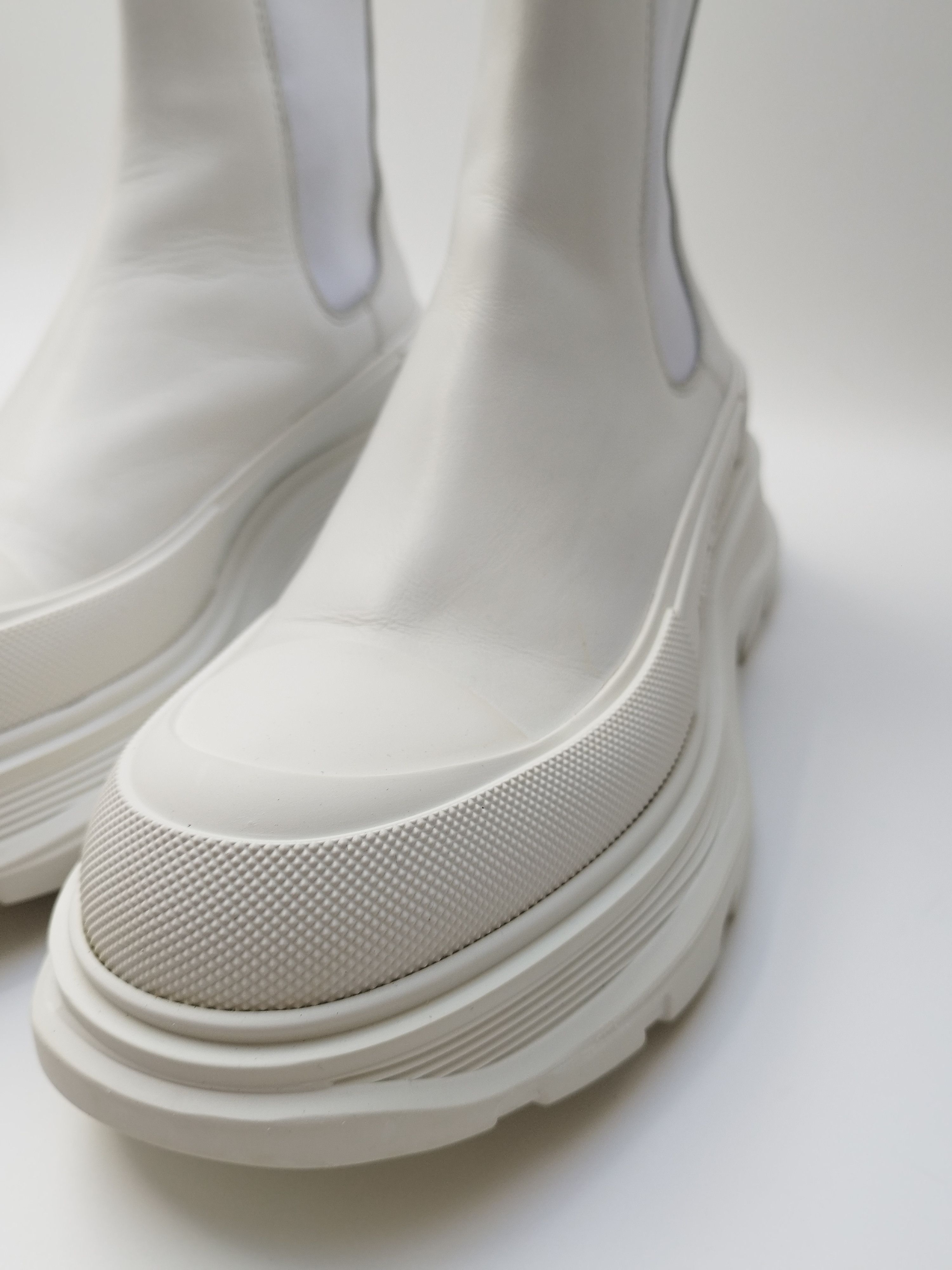 Alexander McQueen Alexander McQueen Chelsea white boots Size US 7.5 / IT 37.5 - 8 Thumbnail