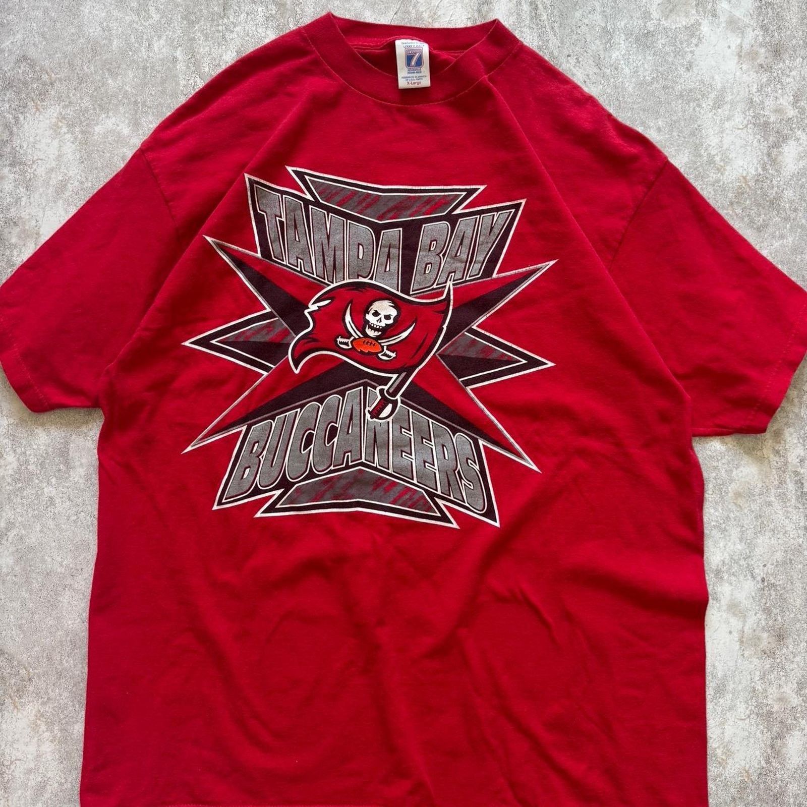 Logo 7 Vintage Late 90s Logo 7 Tampa Bay Buccaneers T-Shirt Size XL Size US XL / EU 56 / 4 - 1 Thumbnail