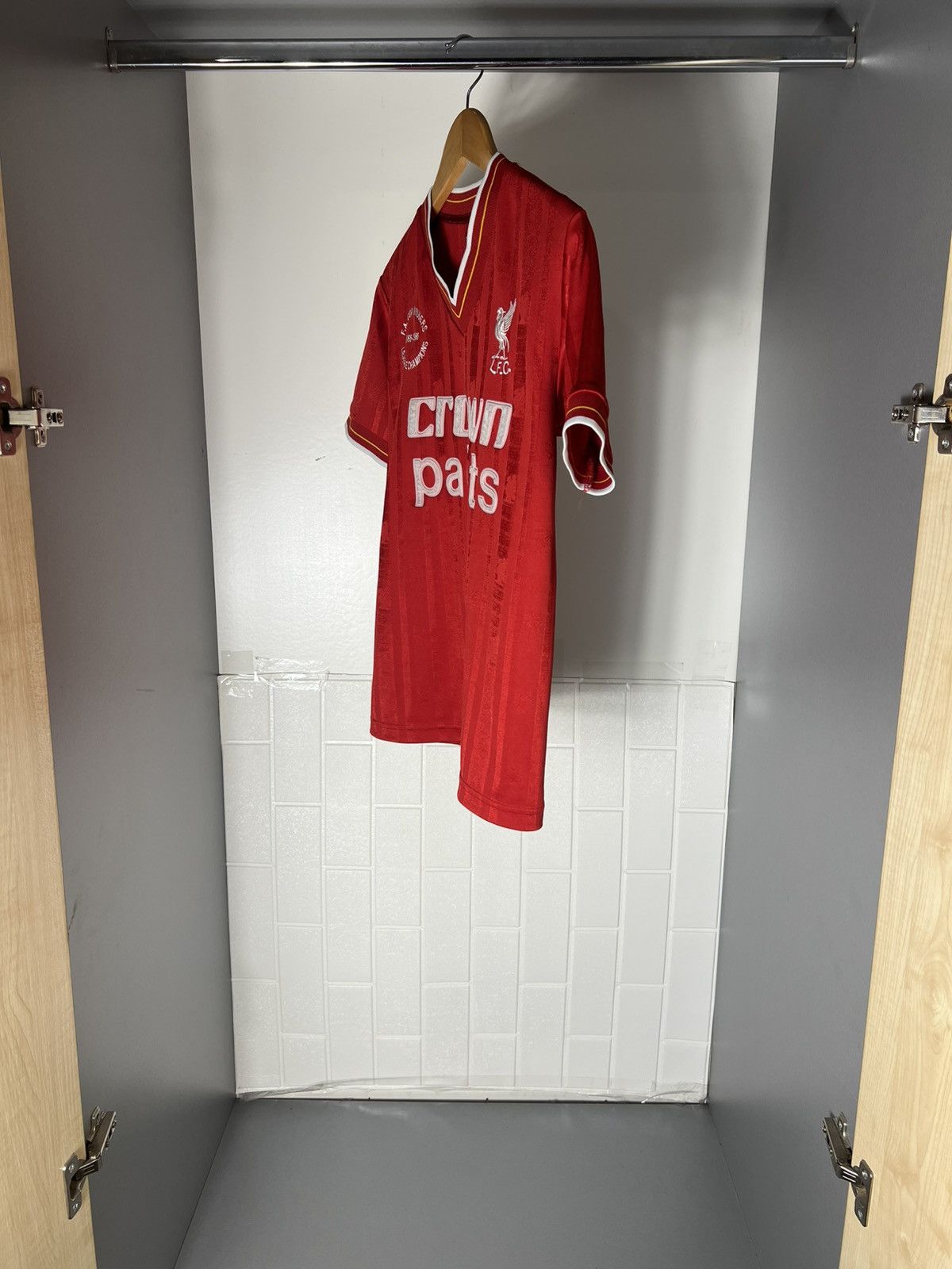 Vintage VERY RARE FC LIVERPOOL ENGLAND SOCCER JERSEY RETRO Y2K 90s Size US S / EU 44-46 / 1 - 13 Thumbnail