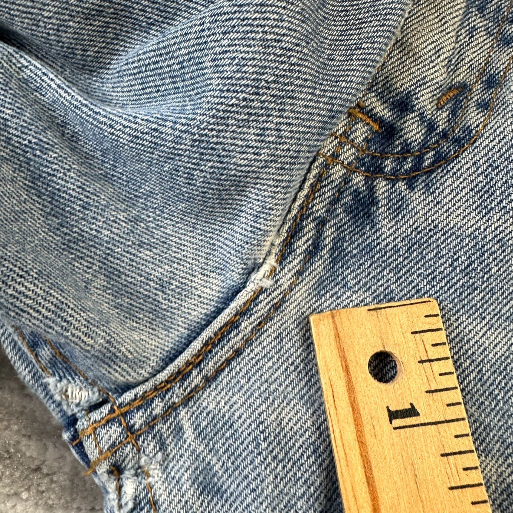 Levi's VINTAGE Levi's Jeans Mens 33x30 505 Blue Denim Faded 1997 Orange Tab Jeans Mens 33 Regular Blue 90s Cowboy Distressed 5-Pocket Levi's 505 Mens Jeans Size US 33 - 4 Thumbnail
