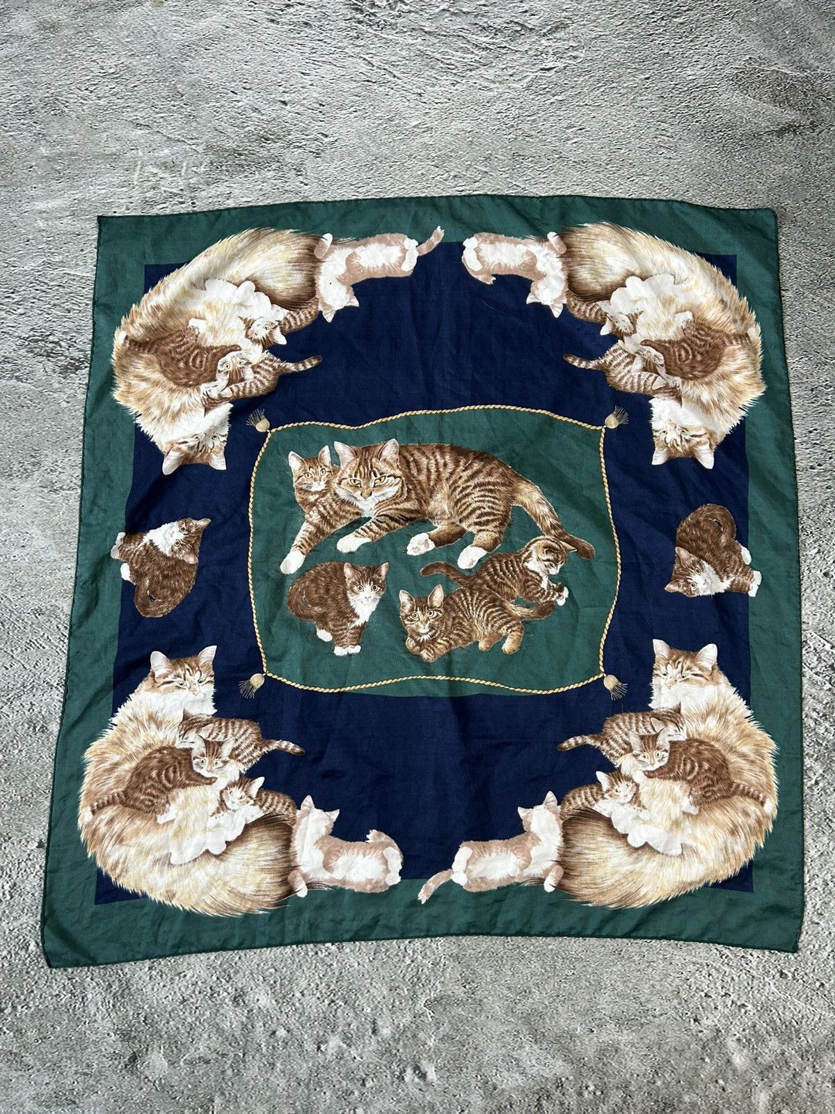 Vintage Vintage scarf cats fullprint shawl Size ONE SIZE - 1 Thumbnail