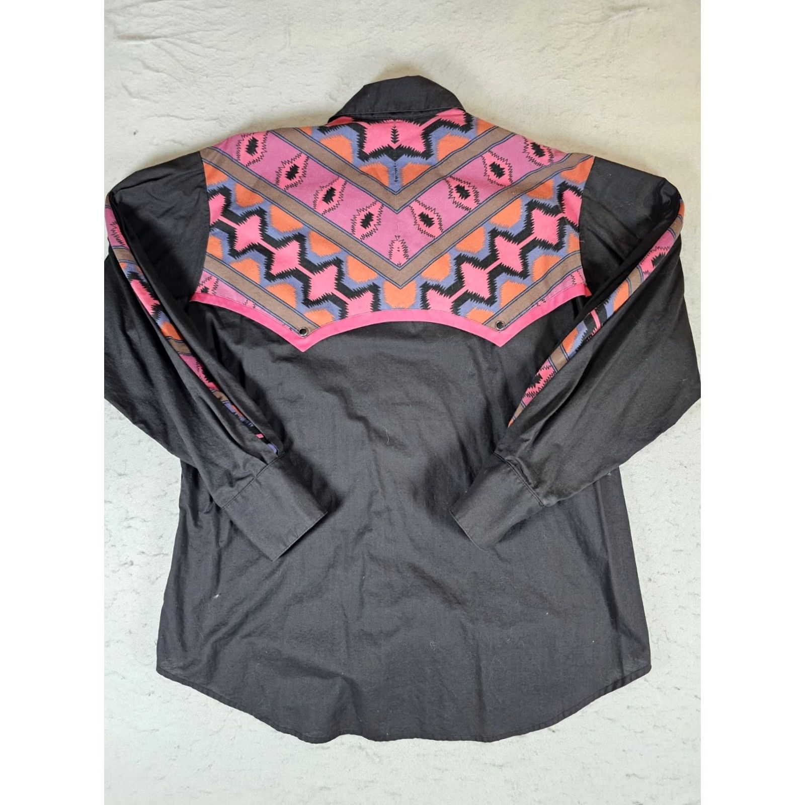 Vintage VINTAGE Trisha DeHall Black & Aztec Pearl Snap Cowboy Western Shirt Lg Mens Size Large Black Rockabilly 1980s Cowboy Western Shirt Size US L / EU 52-54 / 3 - 7 Thumbnail