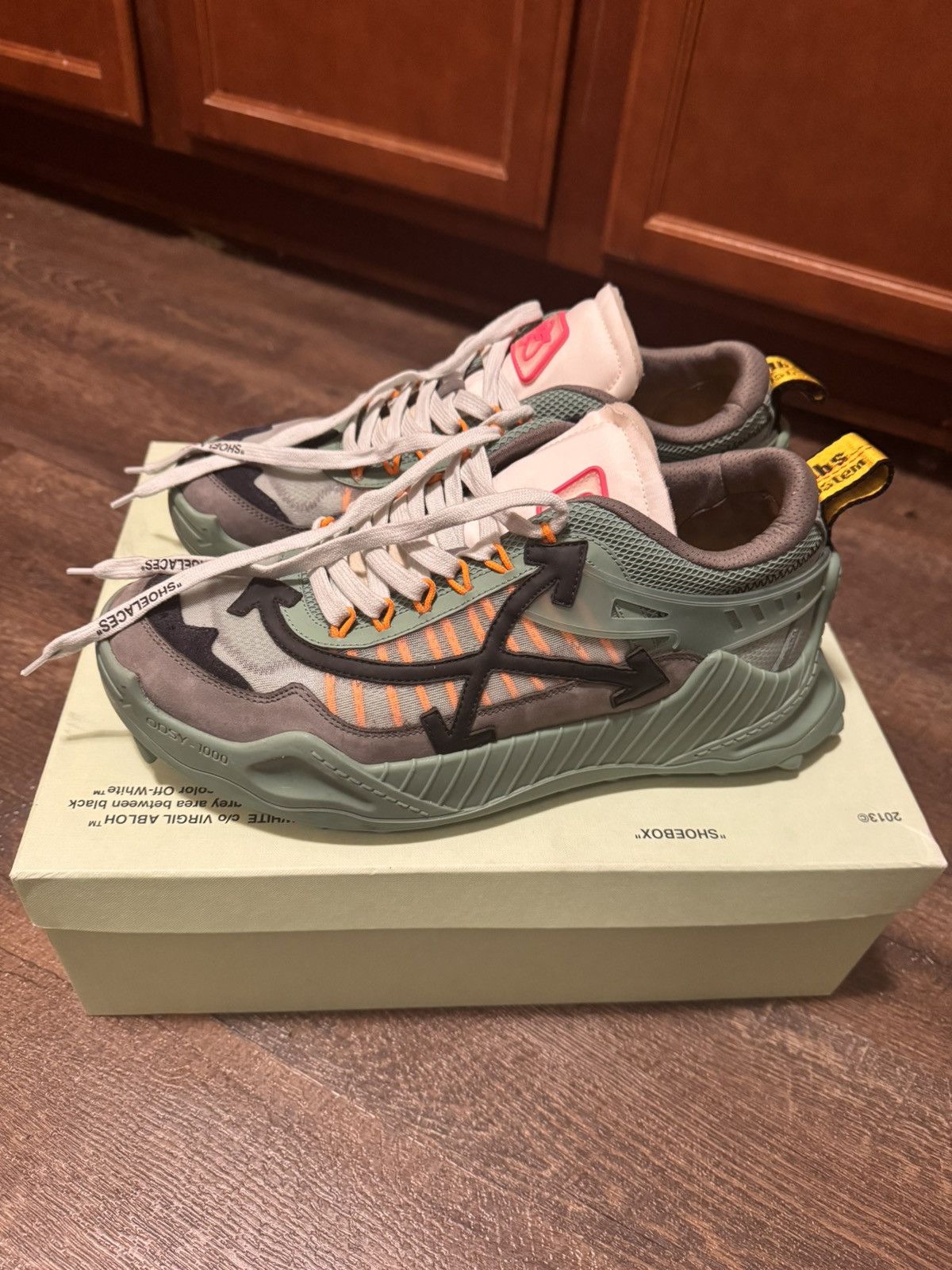 Off-White OFF-WHITE odsy-1000 Size US 11 / EU 44 - 1 Thumbnail
