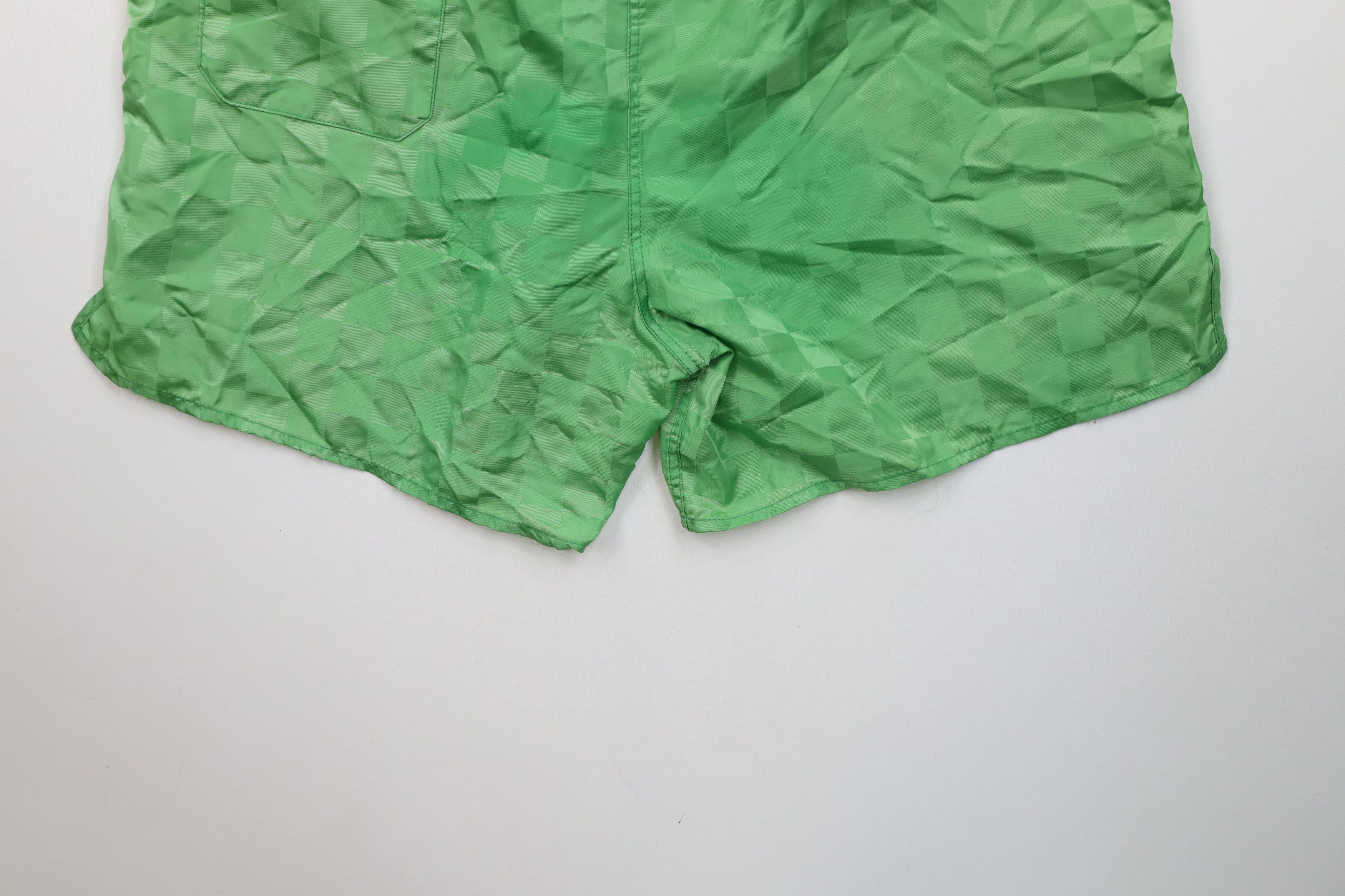 Umbro × Vintage Vintage 90s Umbro Checkered Running Soccer Shorts Green USA Size US 34 / EU 50 - 14 Thumbnail