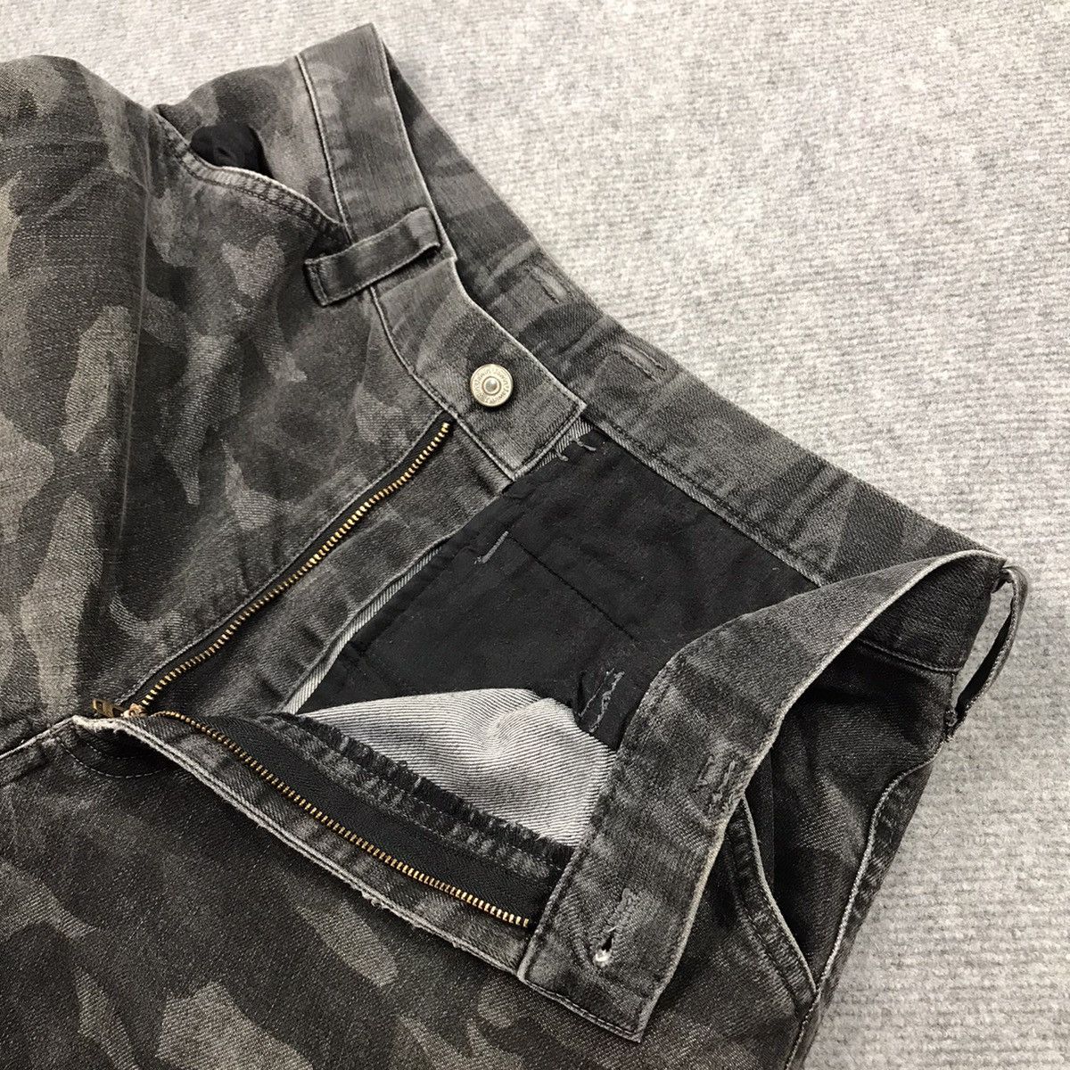 Japanese Brand JAPANESE CARGO POCKET BLACK CAMO FADED PANTS Size US 30 / EU 46 - 17 Thumbnail