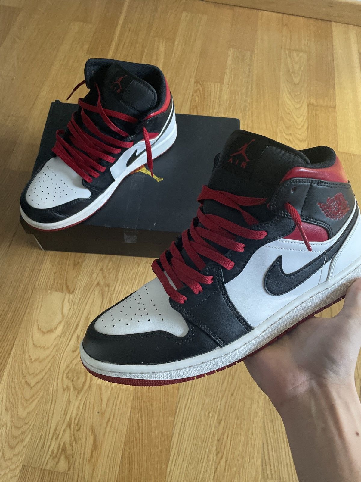 Jordan Brand Jordan 1 mid Size US 10.5 / EU 43-44 - 2 Thumbnail
