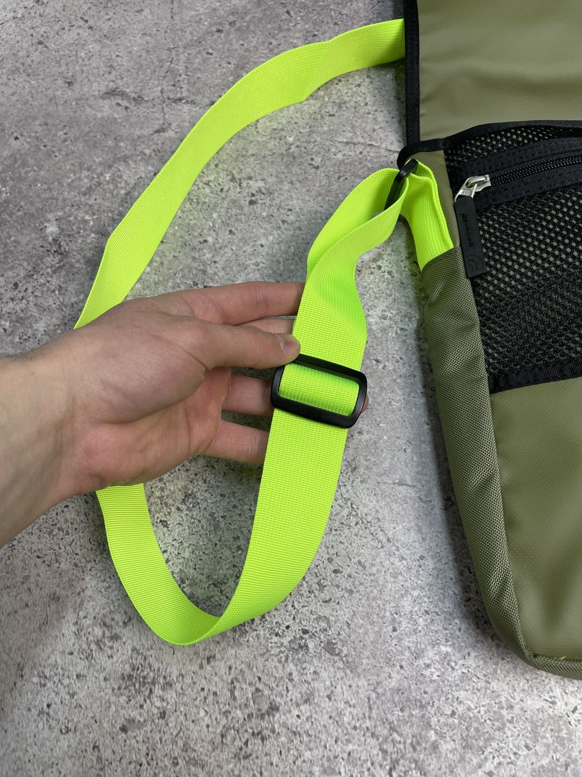 The North Face Vintage The North Face Messenger Bag 00s Sling Bag Drill Size ONE SIZE - 11 Thumbnail