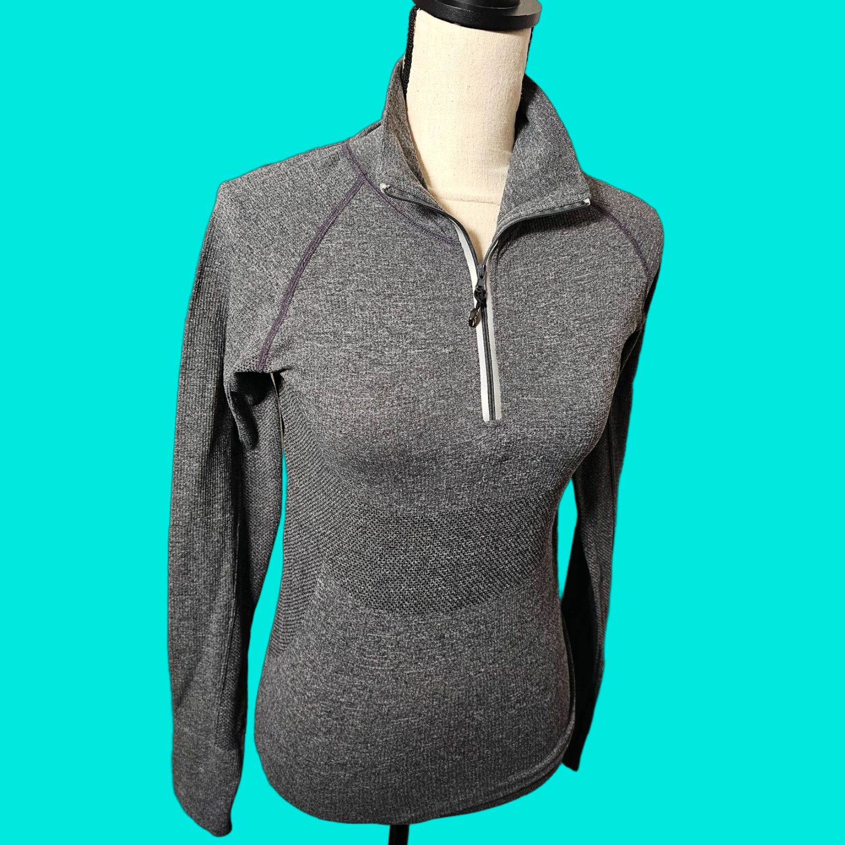 Vintage WOMEN'S Actra Athletic 1/4 Zip Sweater Gray Rayon Nylon Long Sleeve Activewear Regular Size ONE SIZE - 1 Thumbnail