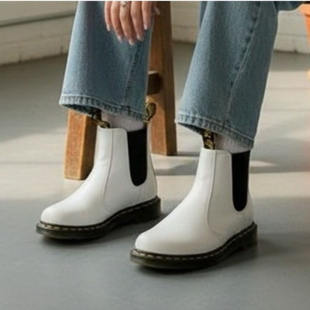 Other Doc Martens 2676 White Leather Chelsea Boots Size US 6 / IT 36 - 1 Thumbnail