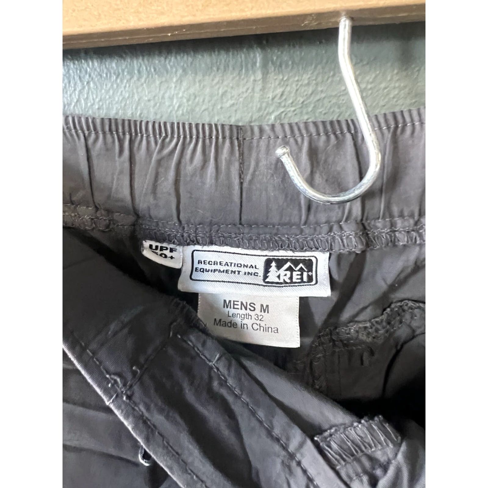 Vintage REI Mens Gray Outdoor Hiking Cargo Pants Nylon Size M Regular Inseam 32 in Pants Mens Gray Nylon Cargo Outdoor Hiking REI Size M Size US 31 - 3 Thumbnail