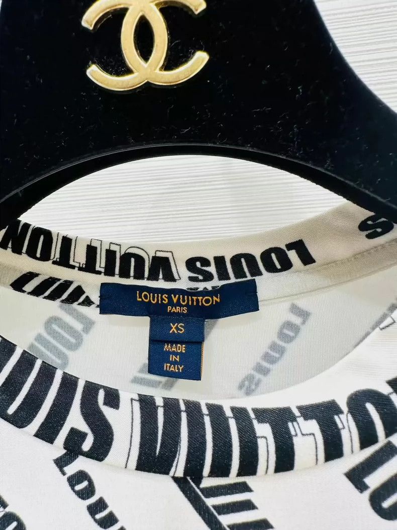 Louis Vuitton Louis Vuitton Full Letter long sleeves Size US XS / EU 42 / 0 - 2 Thumbnail