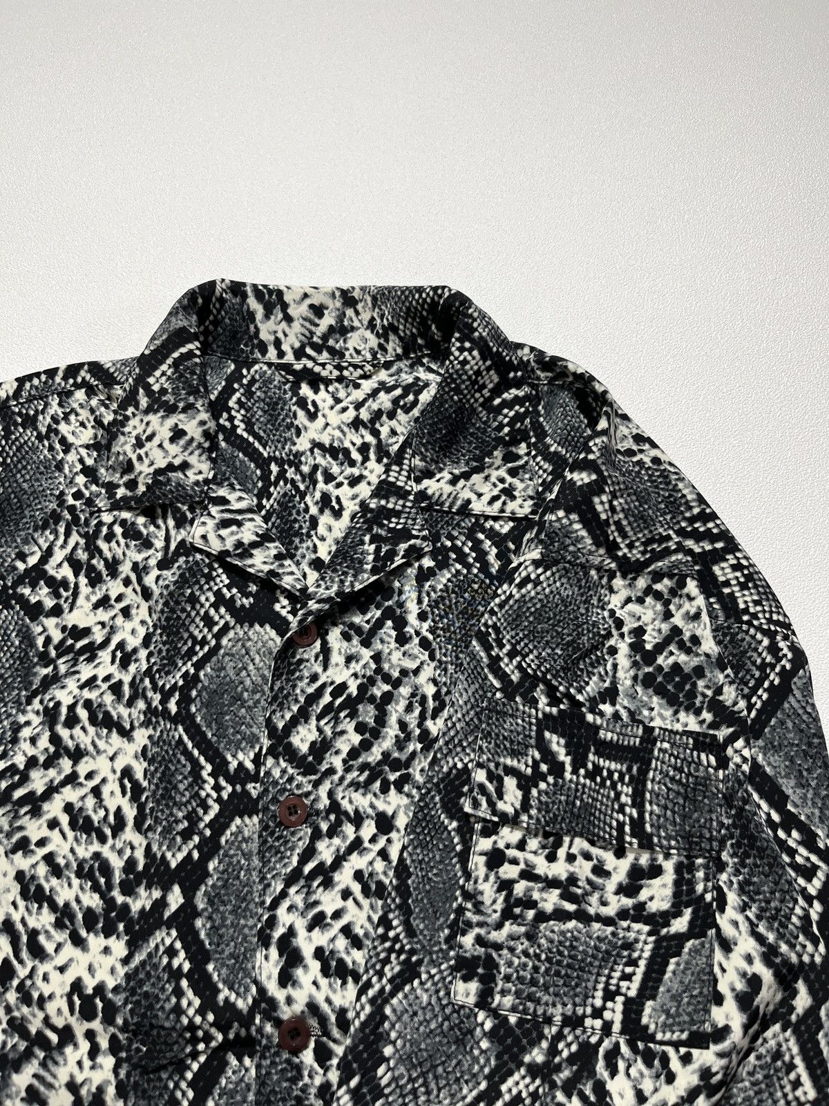 Andersson Bell Andersson Bell Muir Python Print Open Collar Shirt IVORY/BLK Size US L / EU 52-54 / 3 - 4 Thumbnail