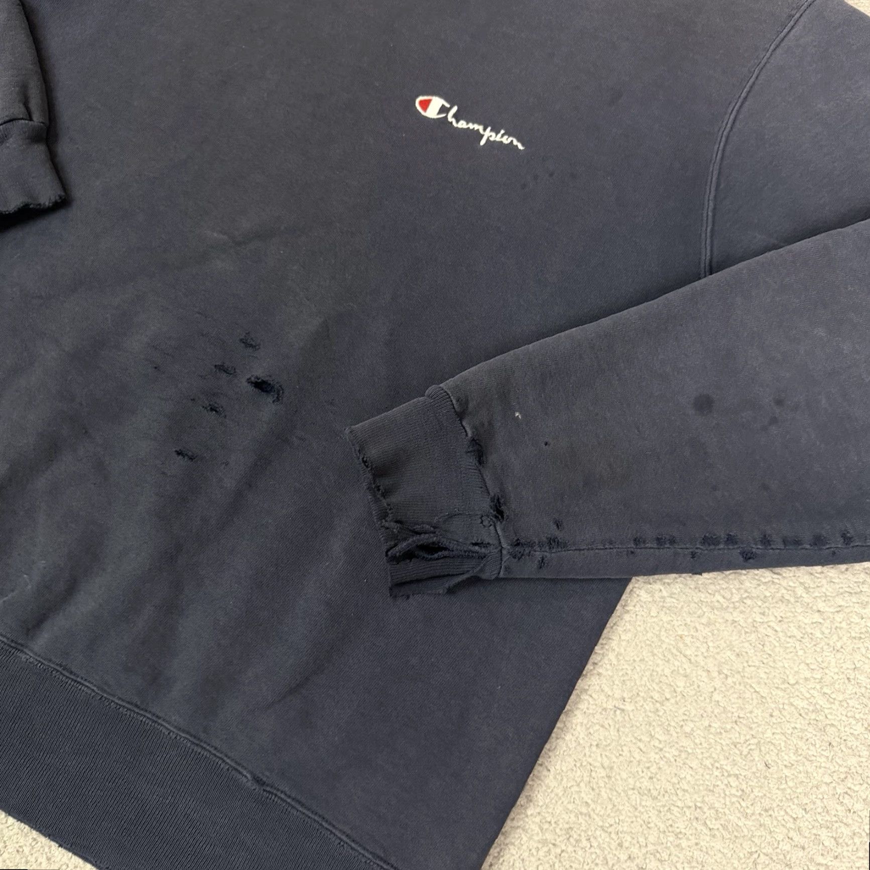 Champion VINTAGE Champion Sweatshirt Mens Large Blue Sun Faded Distressed Script Thrashed Size US L / EU 52-54 / 3 - 5 Thumbnail