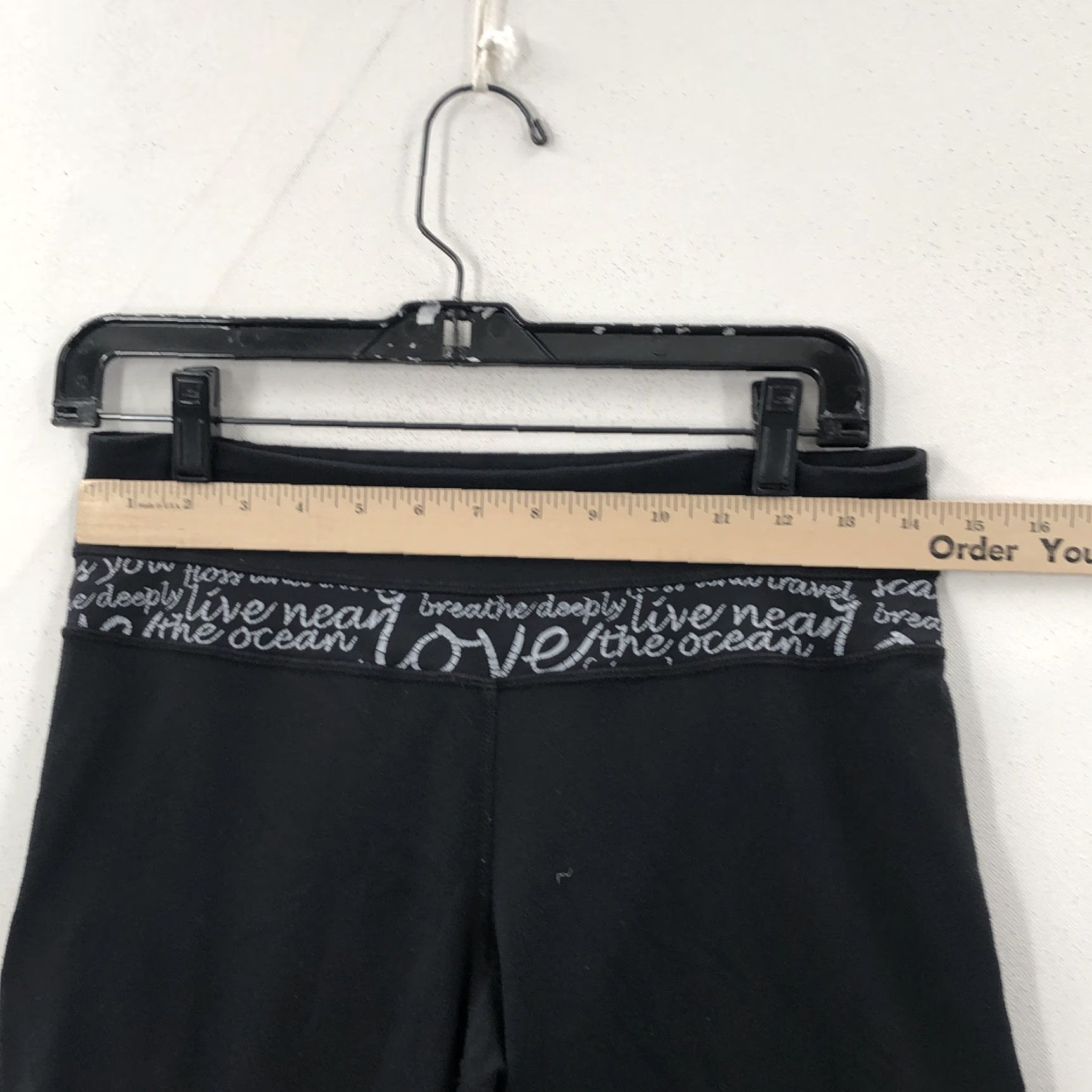 Lululemon VINTAGE Lululemon Womens Yoga Pants Capri Size 6 Black Athleisure Straight Leg Activewear Size 28" / US 6 / IT 42 - 2 Thumbnail