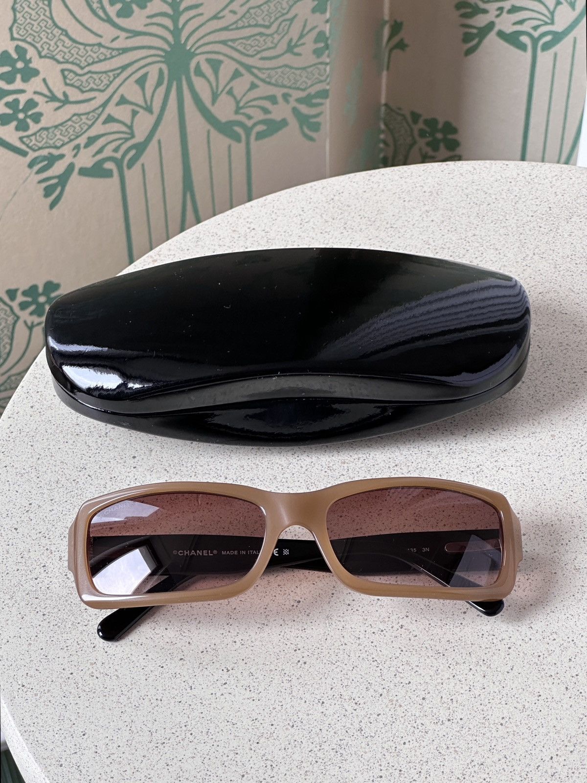 Chanel CHANEL CC Logo Black Beige Quilted Sunglasses 5125 Size ONE SIZE - 4 Thumbnail