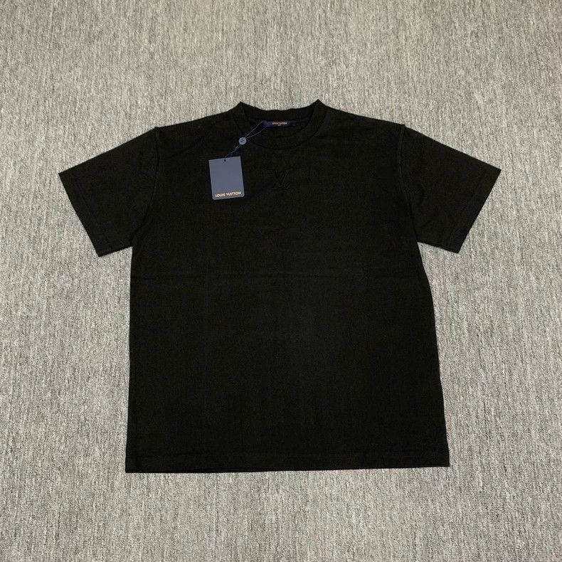 Louis Vuitton Louis Vuitton Black embossed short sleeve Size US L / EU 52-54 / 3 - 1 Thumbnail
