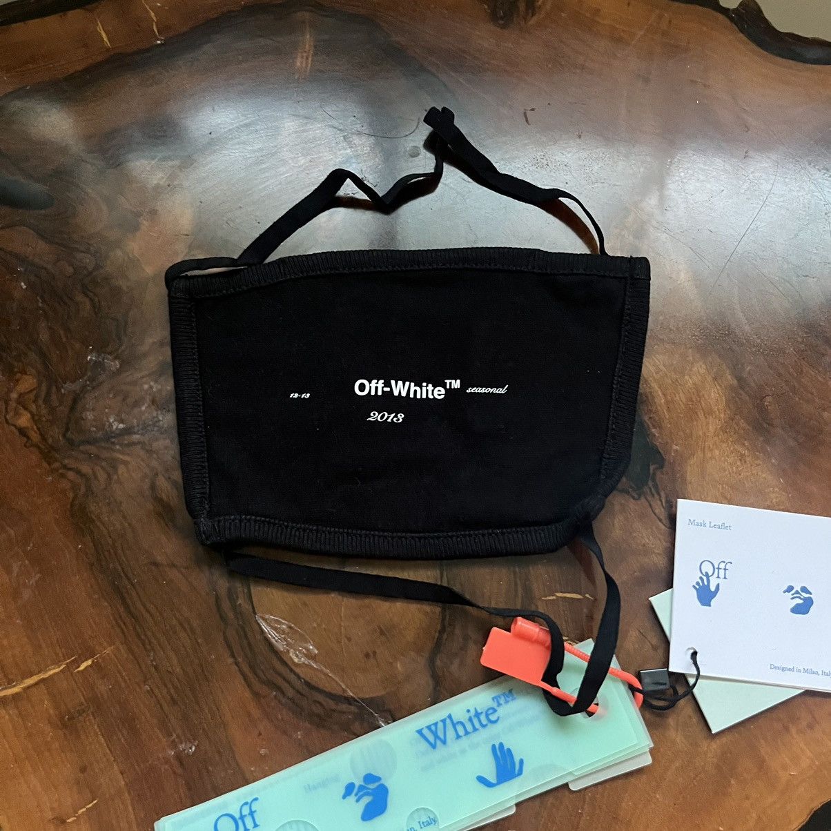 Off-White Helvetica Logo Mask Size ONE SIZE - 2 Thumbnail