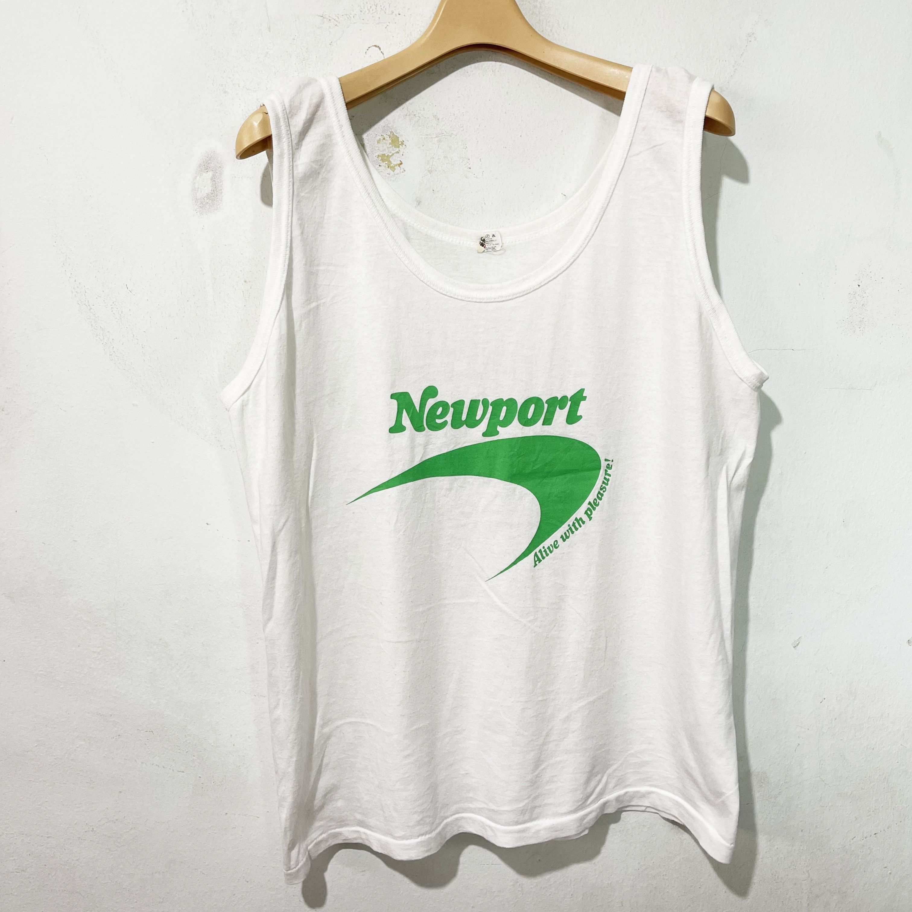 Vintage Vintage 90s Newport Alive With Pleasure Tank Top Size US M / EU 48-50 / 2 - 1 Thumbnail
