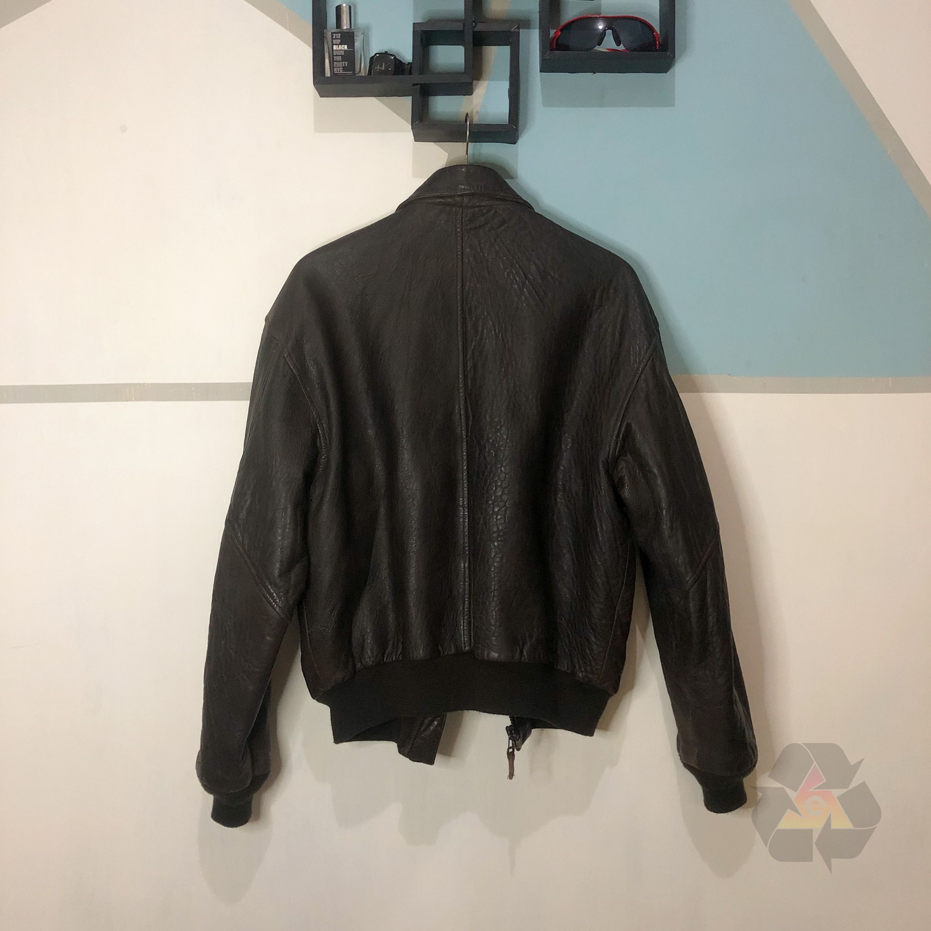Avirex Vintage Avirex A2 80s Drawing Flag Leather Jacket Size US S / EU 44-46 / 1 - 15 Thumbnail