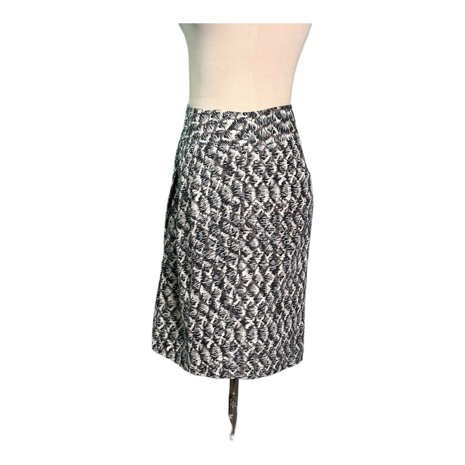 Banana Republic Banana Republic black cream pleated mini skirt size 4 Size 29" - 13 Thumbnail