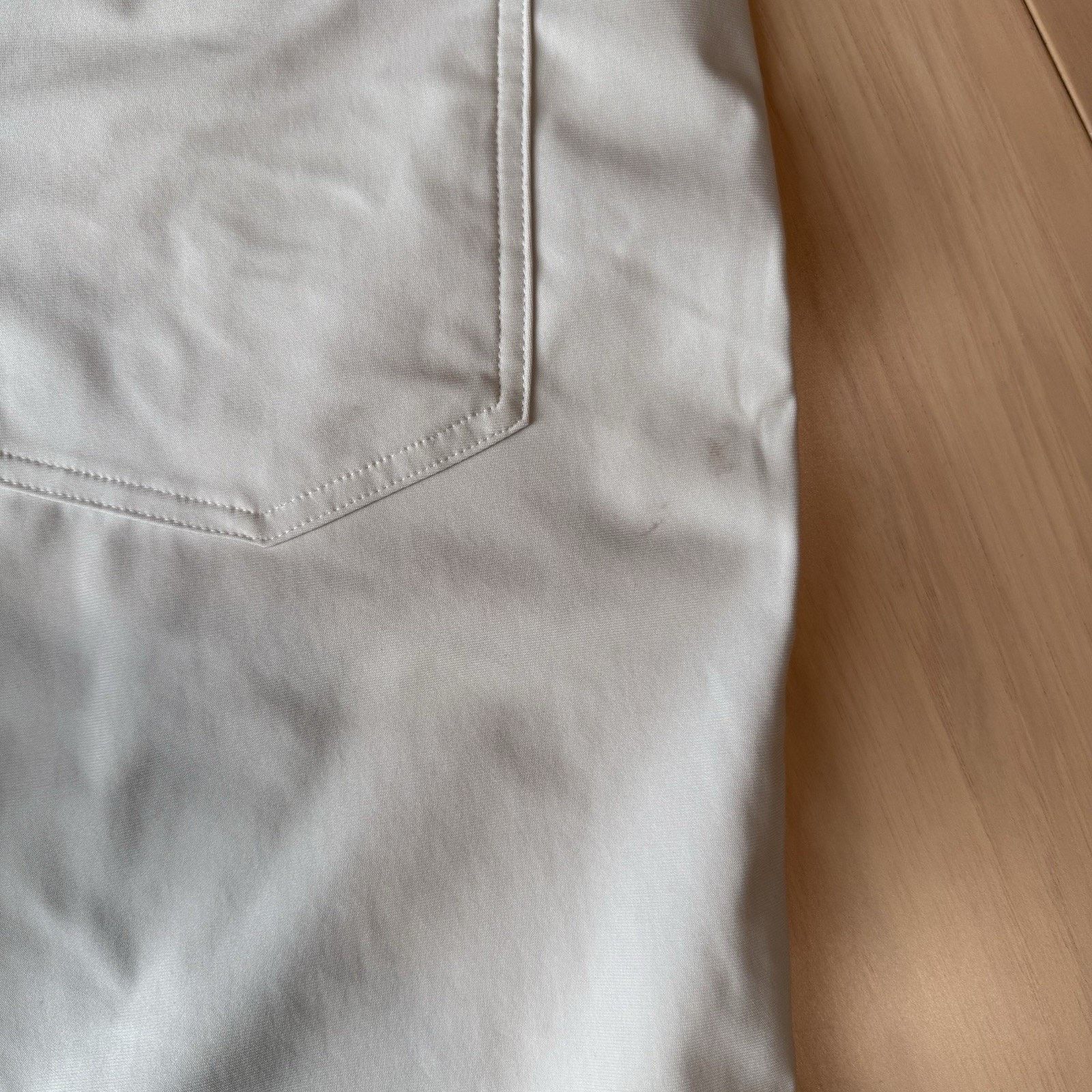 Lululemon Lululemon ABC Pants 35 White Cream Athleisure Workwear Size US 35 - 9 Thumbnail