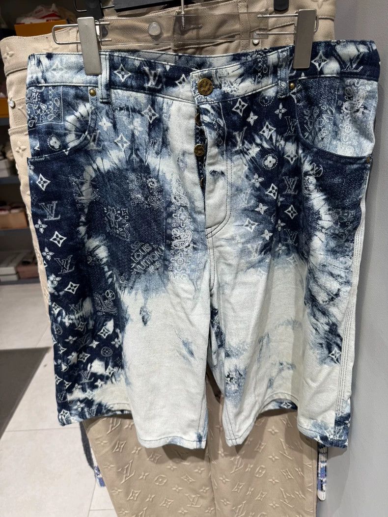 Louis Vuitton Louis Vuitton Cashew Flower Shorts 2505-Nextarrow Size US 33 - 1 Thumbnail