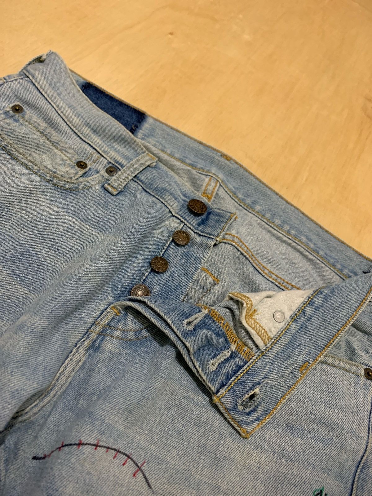 Japanese Brand Holister Distressed Denim Grafiti Jeans Size US 33 - 10 Thumbnail