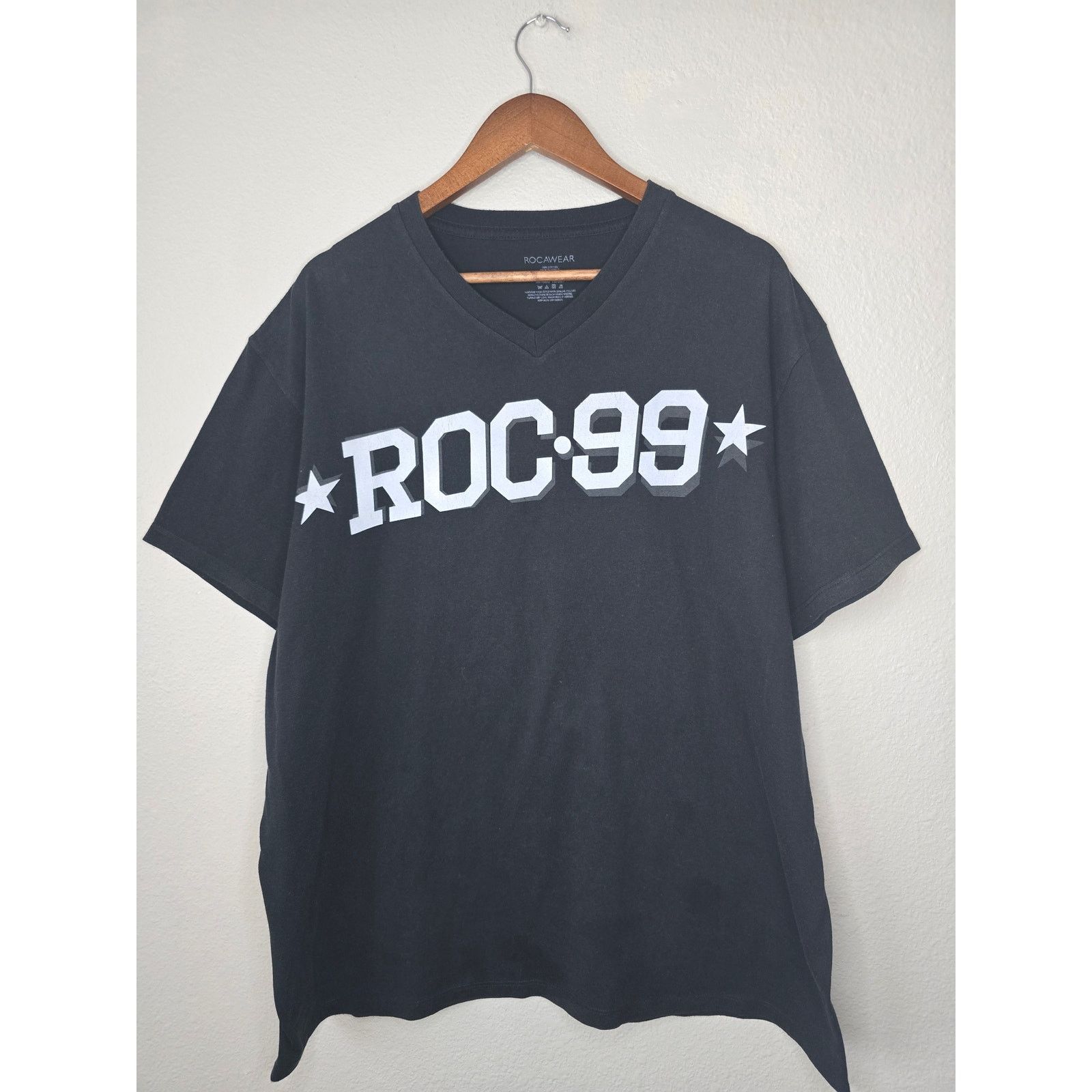 Rocawear Rocawear Shirt 2XL Vneck Y2K Streetwear Black Graphic Tee Size US XXL / EU 58 / 5 - 1 Thumbnail