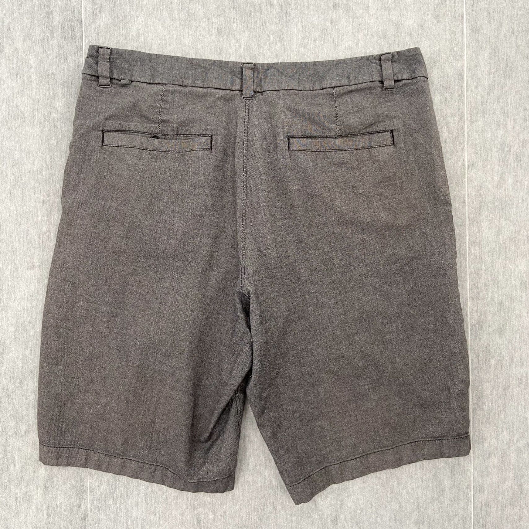 Lululemon Lululemon Shorts Mens 34 Gray Commission Classic Side Pocket Logo Chino Casual Mens Size US 34 / EU 50 - 2 Thumbnail
