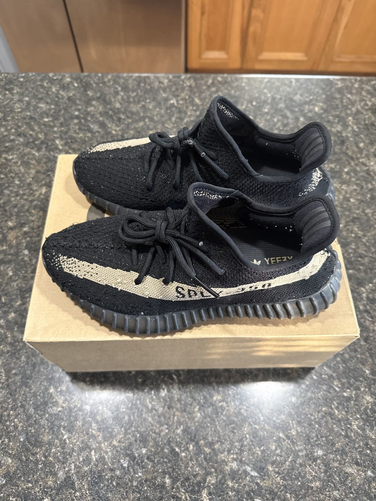 Yeezy YEEZY BOOST 350 CORE GREEN V2 Size US 8 / EU 41 - 4 Thumbnail