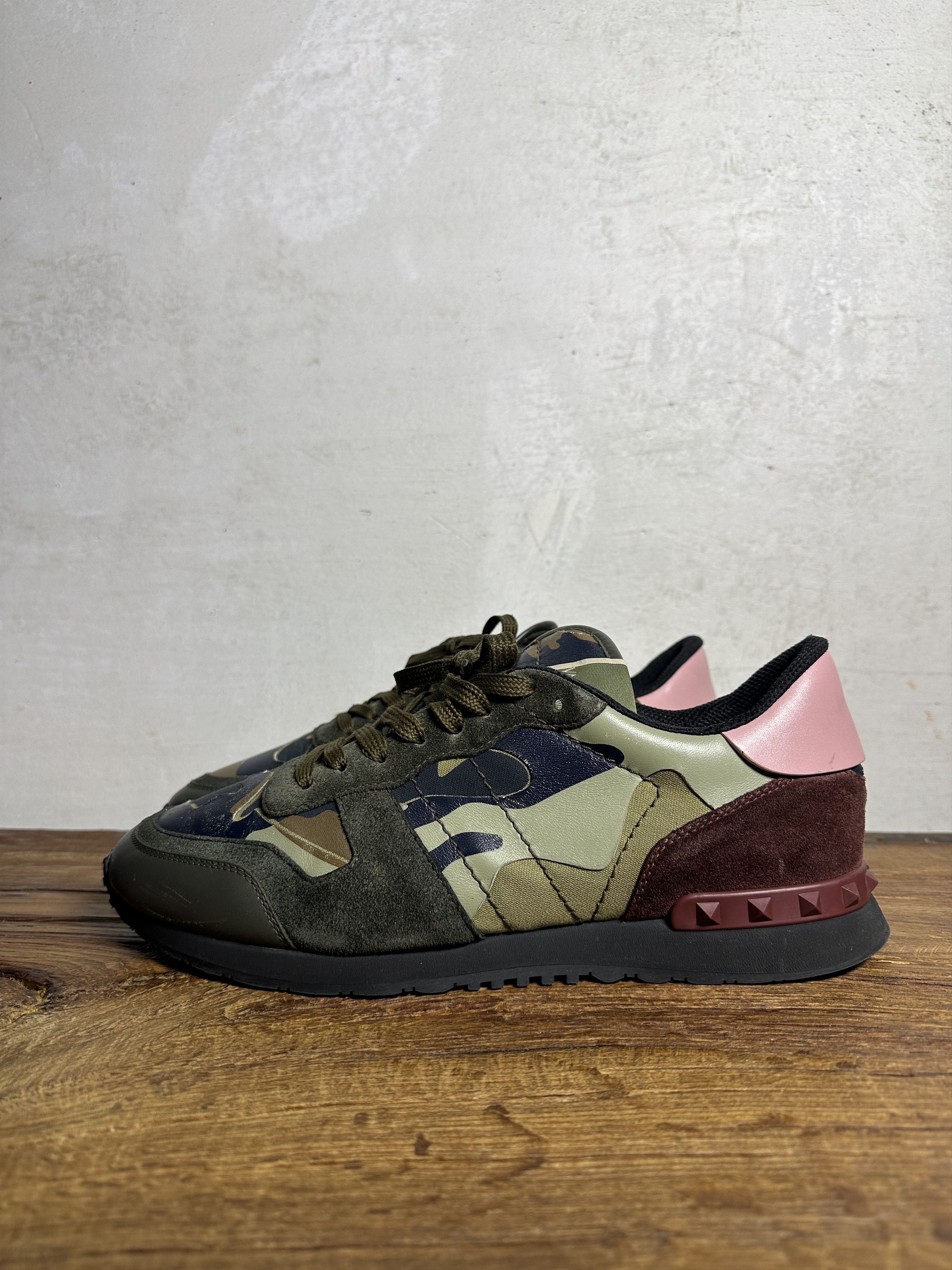 Valentino Garavani Khaki Pink Camouflage Rockrunner Sneakers