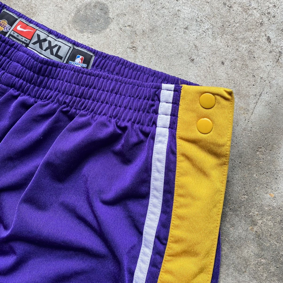 Nike vintage Y2K NIKE LA LAKERS NBA Break Away Kobe sweatpants Size US 36 / EU 52 - 4 Thumbnail