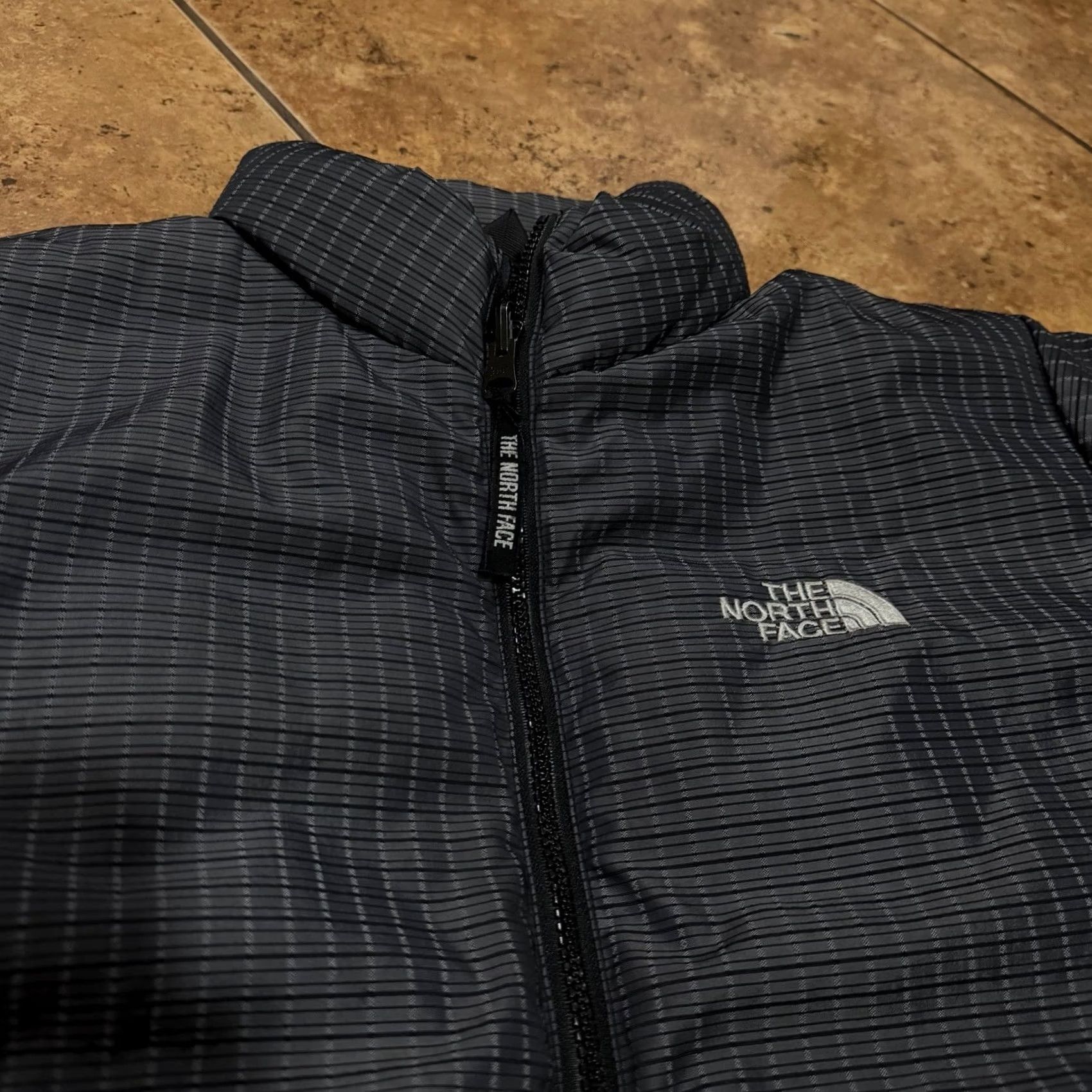 The North Face VINTAGE The North Face Down Insulated Ski Jacket Shirt? No, Jacket Women L Gray Silver RARE Ski Vintage Theme 90s Nike Size L / US 10 / IT 46 - 3 Thumbnail