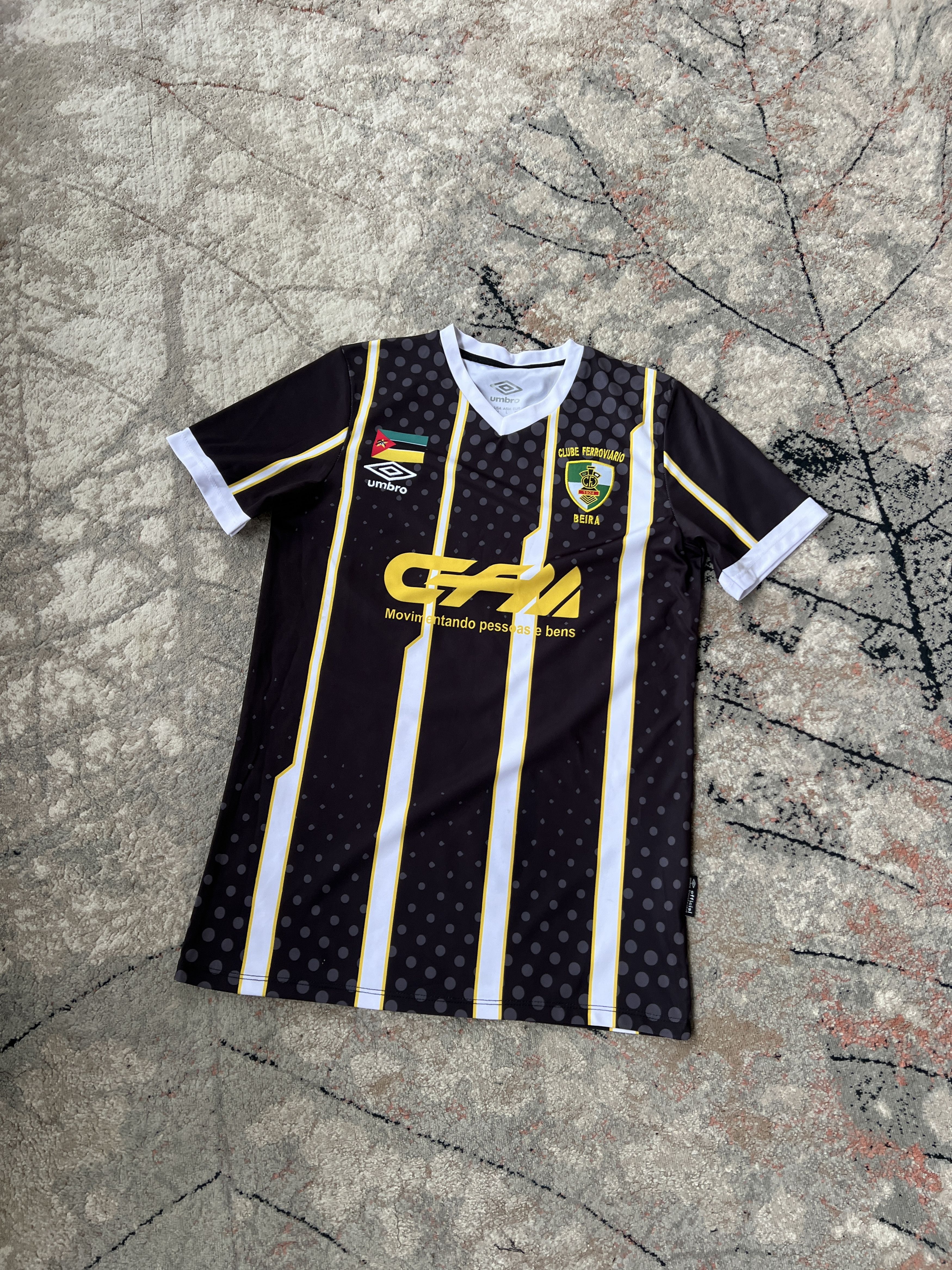 Umbro Umbro Clube Ferroviario Beira Football Jersey Size US M / EU 48-50 / 2 - 1 Thumbnail