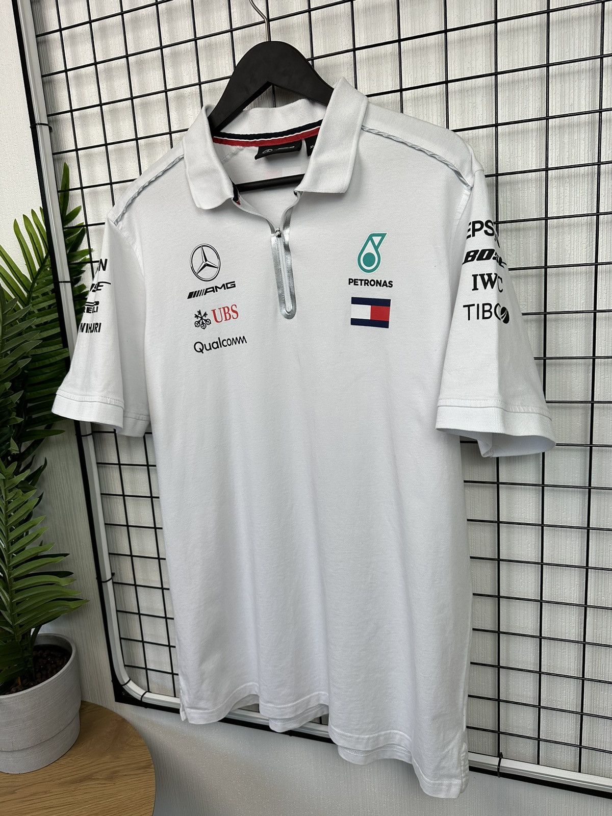 Formula 1 × Mercedes-Benz Mercedes AMG Benz Formula uno Petronas Men XL White T shitrt Size US XL / EU 56 / 4 - 2 Thumbnail