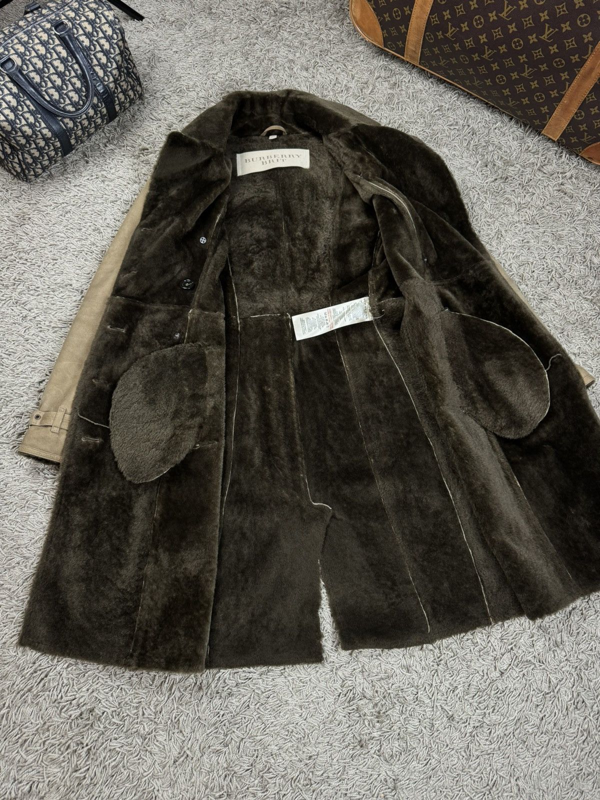 Burberry Shearling coat Burberry lambskin coat original luxury item Size S / US 4 / IT 40 - 4 Thumbnail