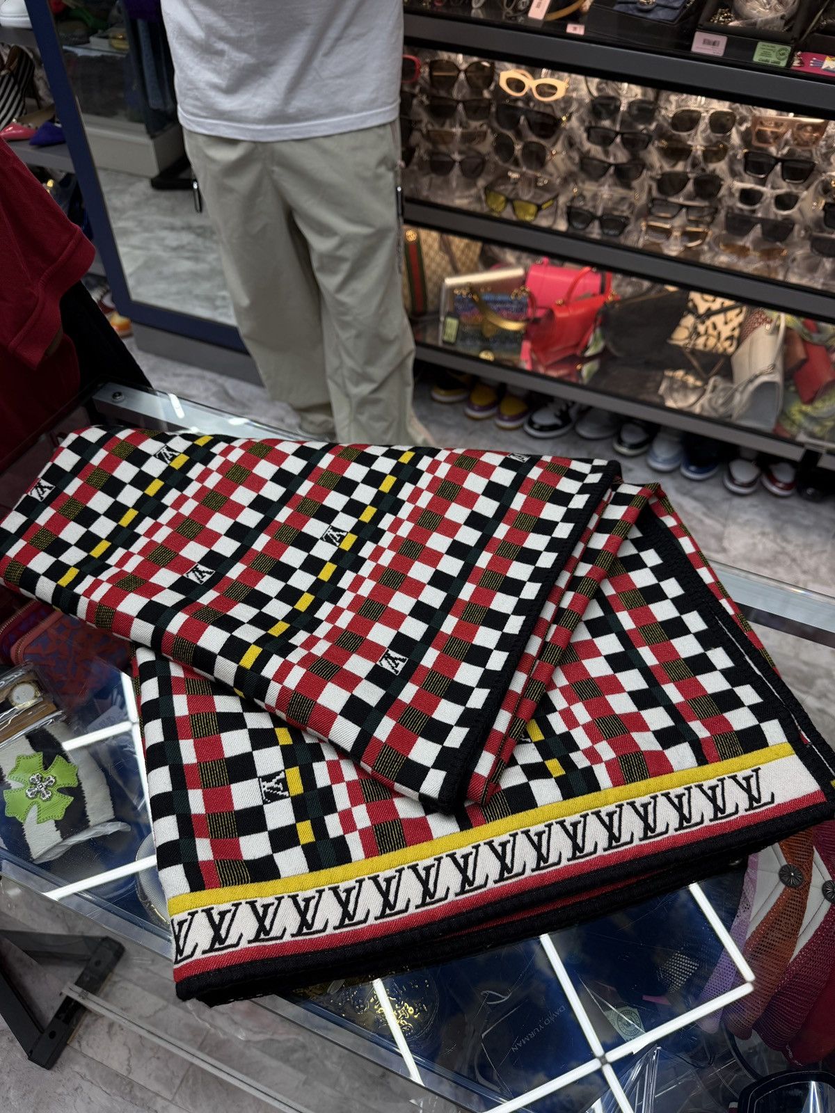 Louis Vuitton Louis Vuitton Damier Check Blanket Size ONE SIZE - 1 Thumbnail