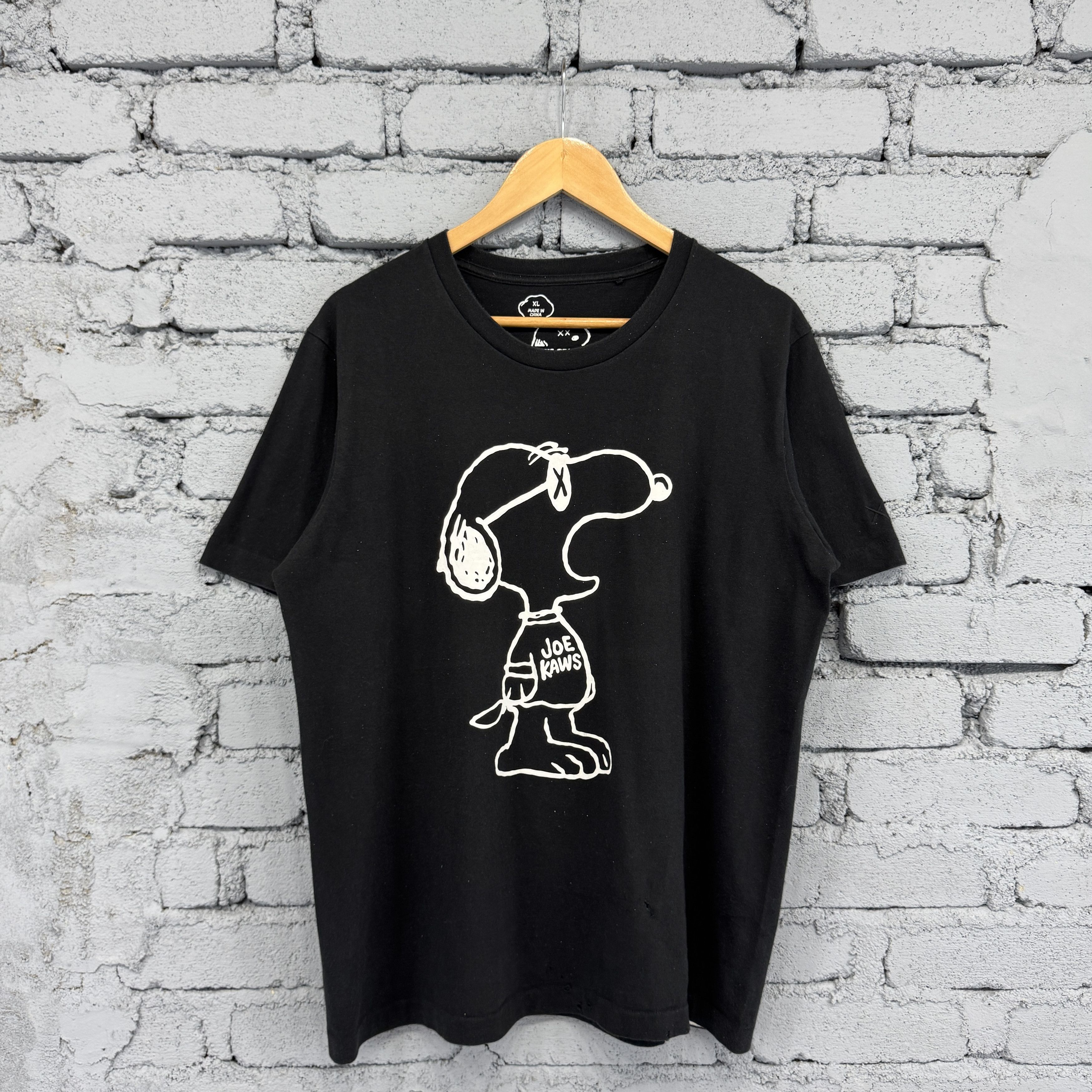 Kaws × Peanuts KAWS x Peanuts x UNIQLO 'Snoopy Joe KAWS' Graphic Art Size US XL / EU 56 / 4 - 1 Thumbnail