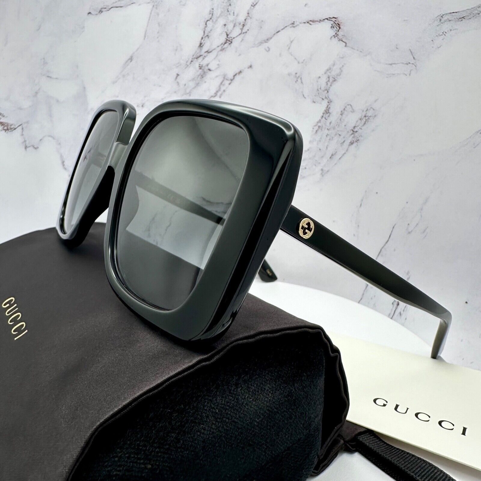 New Gucci Sunglasses Black Square Gold Interlocking GG