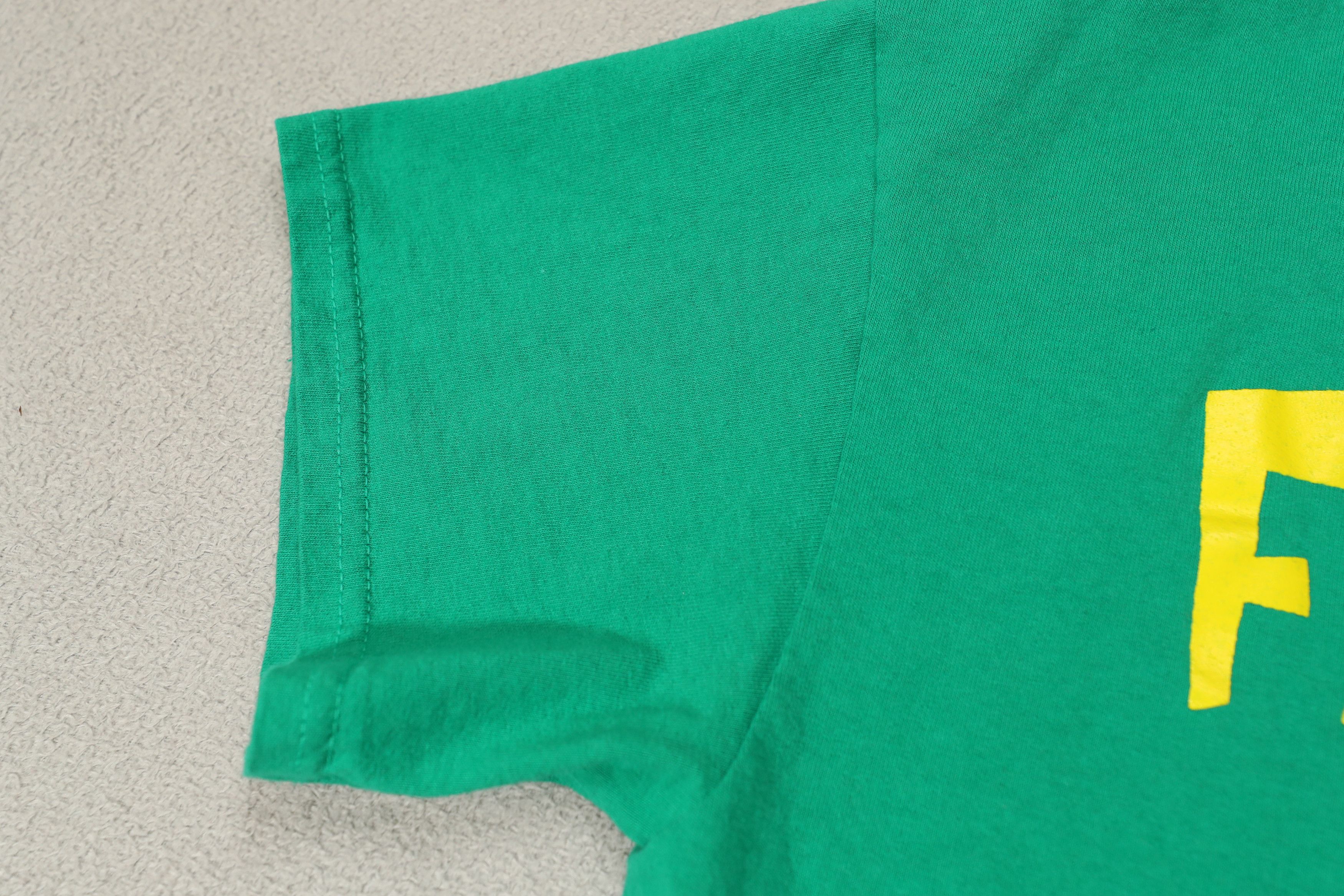 Gildan × Vintage Familia Amor Tokyo Japan Green Tee (M) Size US M / EU 48-50 / 2 - 8 Thumbnail
