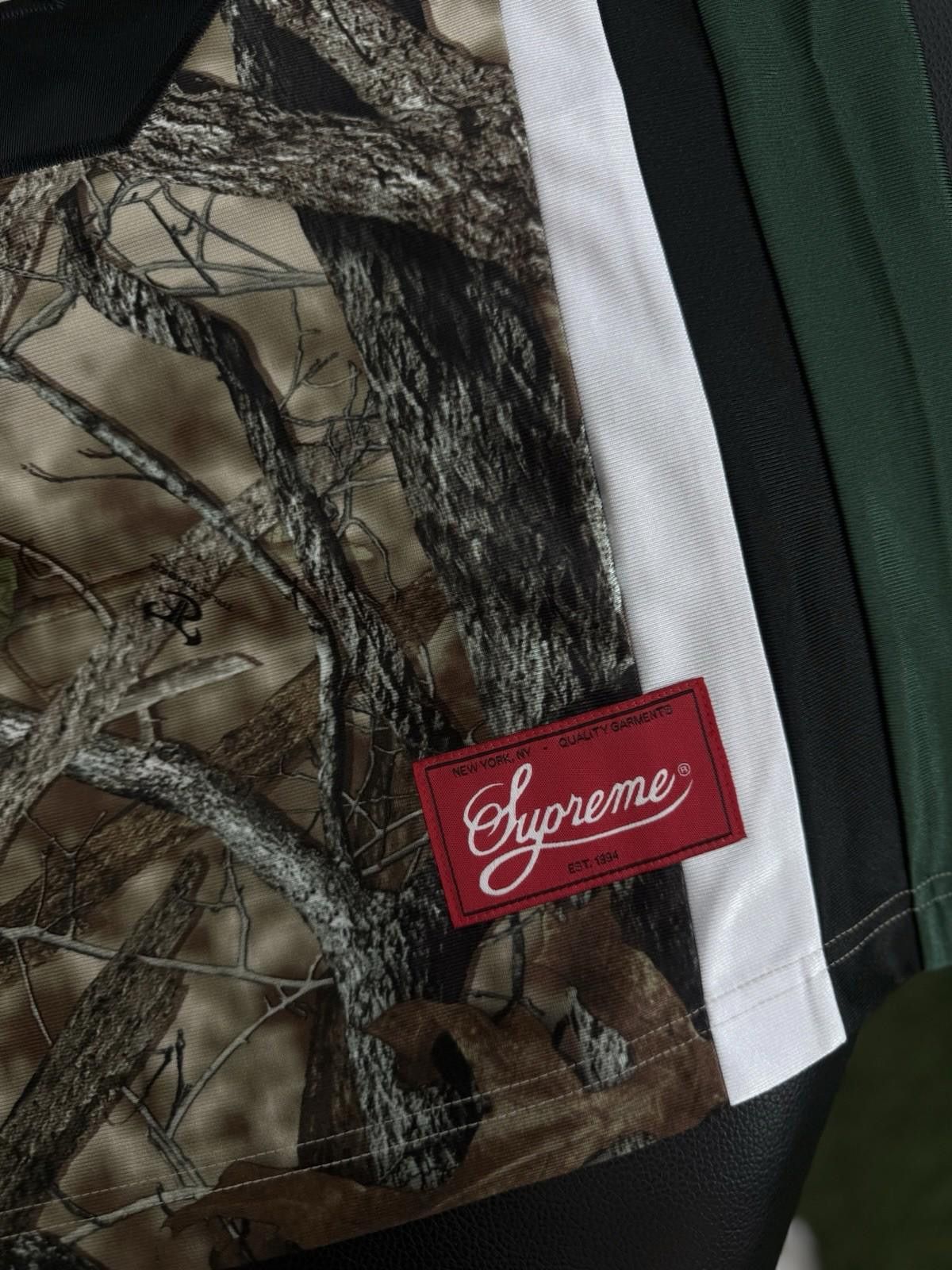 Supreme Supreme Breast Cancer Awareness Jersey- Large 100% Authentic Size US L / EU 52-54 / 3 - 5 Thumbnail