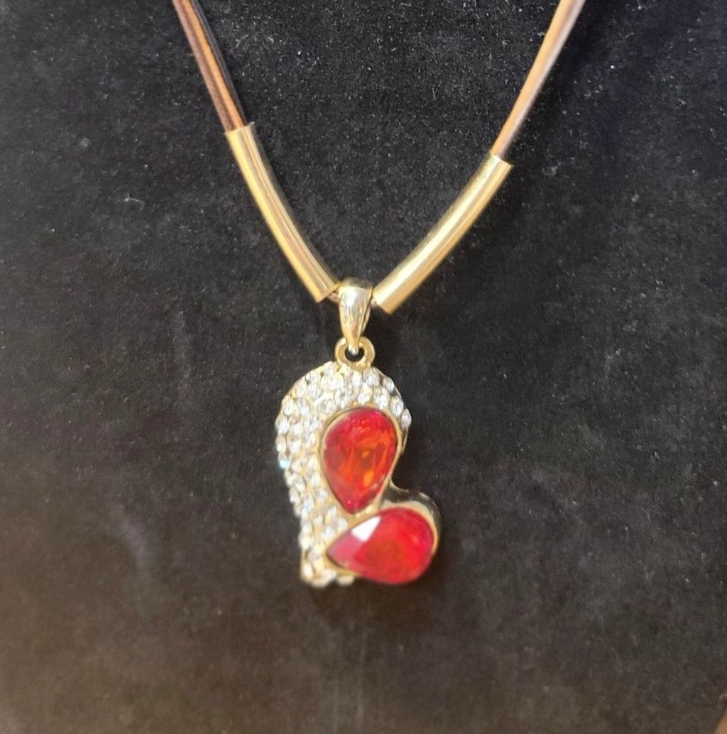 Other Red & white rhinestone heart-shaped triple corded necklace Size ONE SIZE - 1 Thumbnail