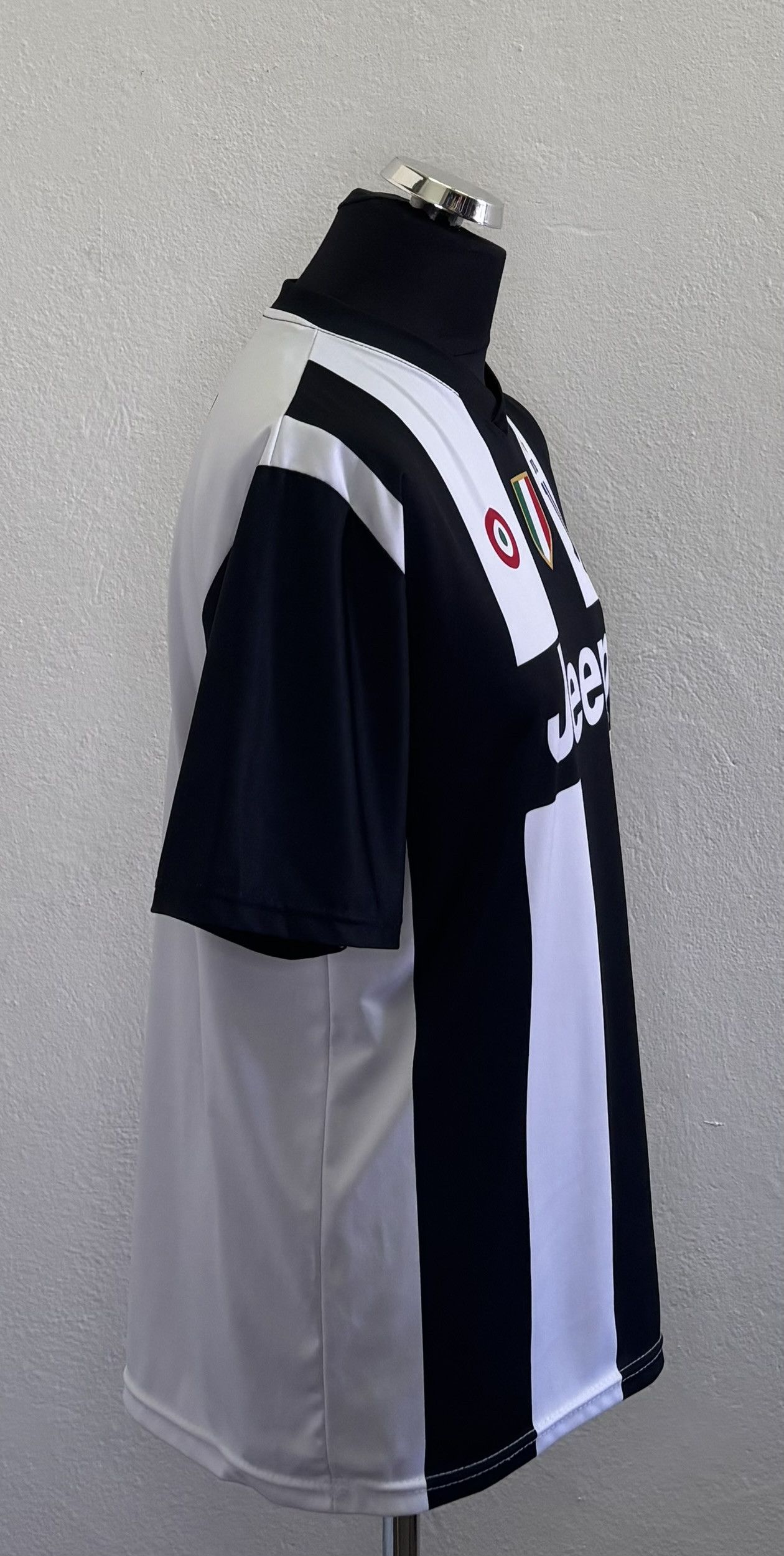 Other Juventus 2018-2019 Ronaldo #7 Football Jersey Size XL Size US XL / EU 56 / 4 - 4 Thumbnail