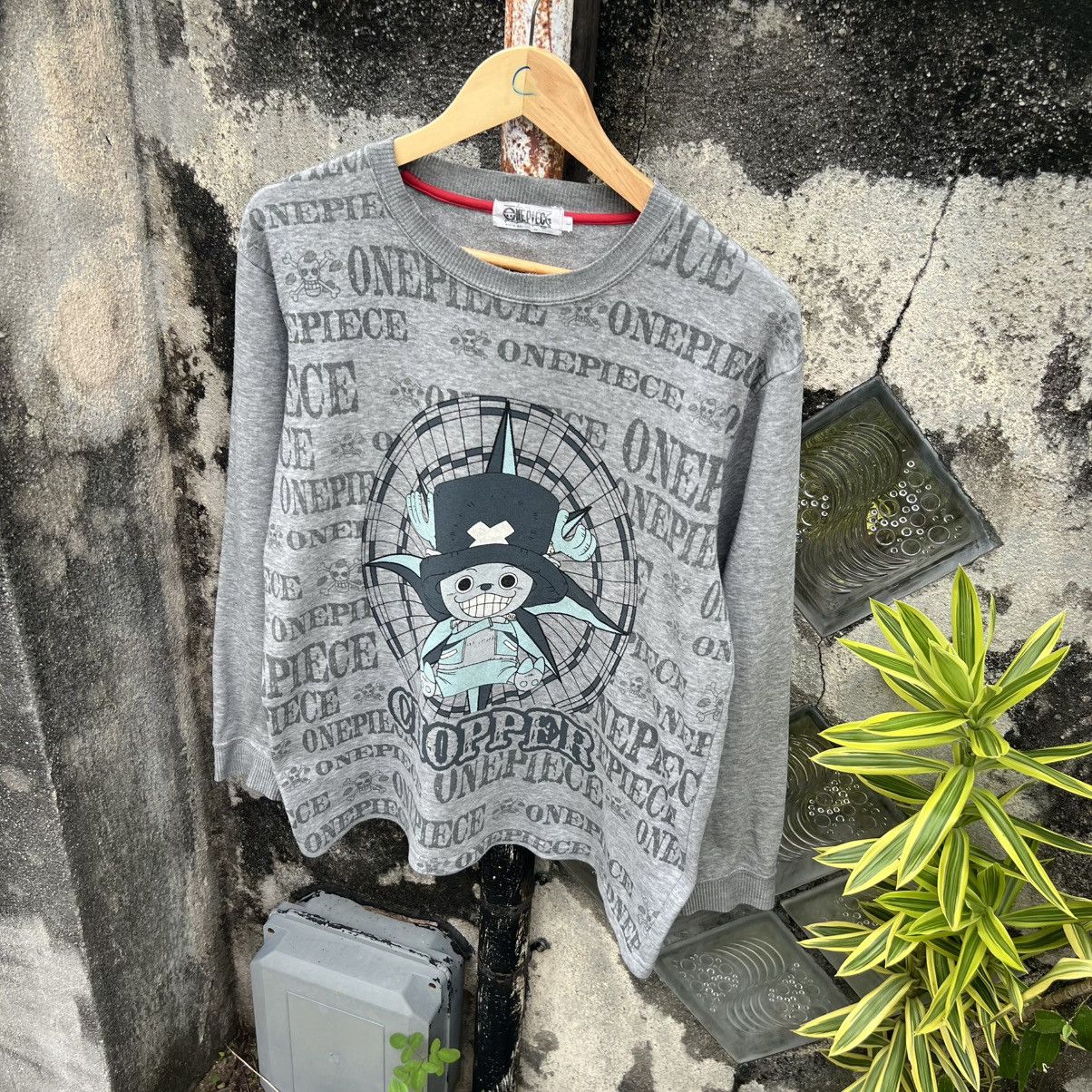 One Piece “ONE PIECE” TRASHED OVERPRINT TSHIRT Size US L / EU 52-54 / 3 - 2 Thumbnail