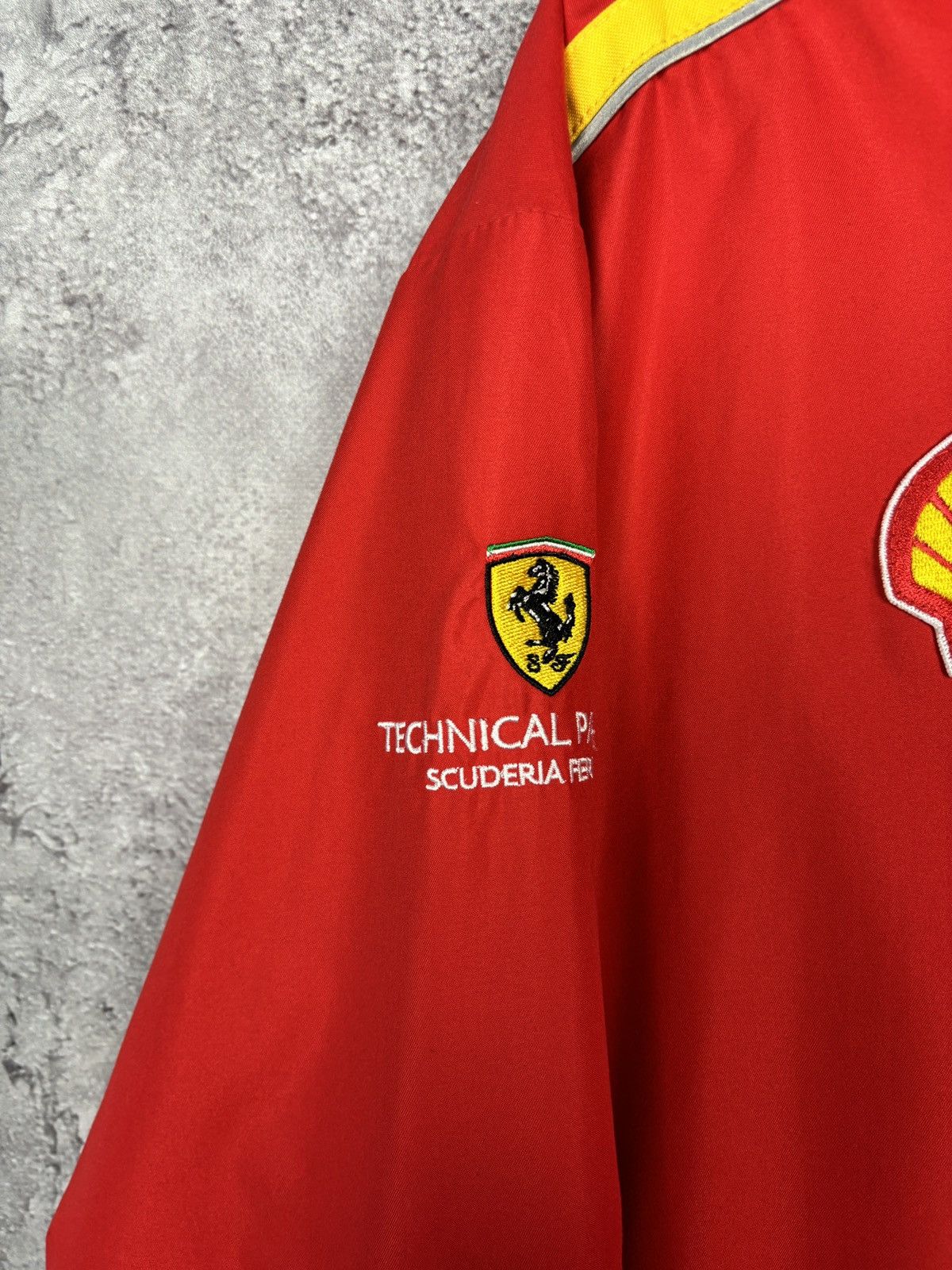 Ferrari × Vintage Shell V-Power Polyester Red Jacket Size US L / EU 52-54 / 3 - 5 Thumbnail