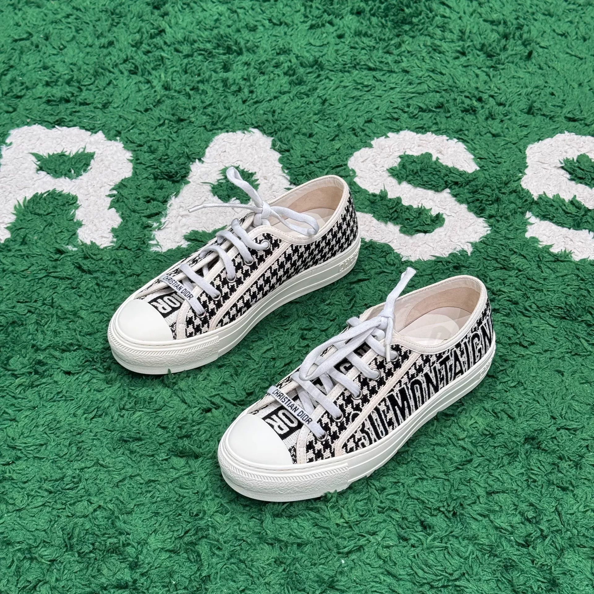 Dior Dior Embroidered White Lowtop Sneakers us_7-5 Women Size US 7.5 / IT 37.5 - 1 Thumbnail
