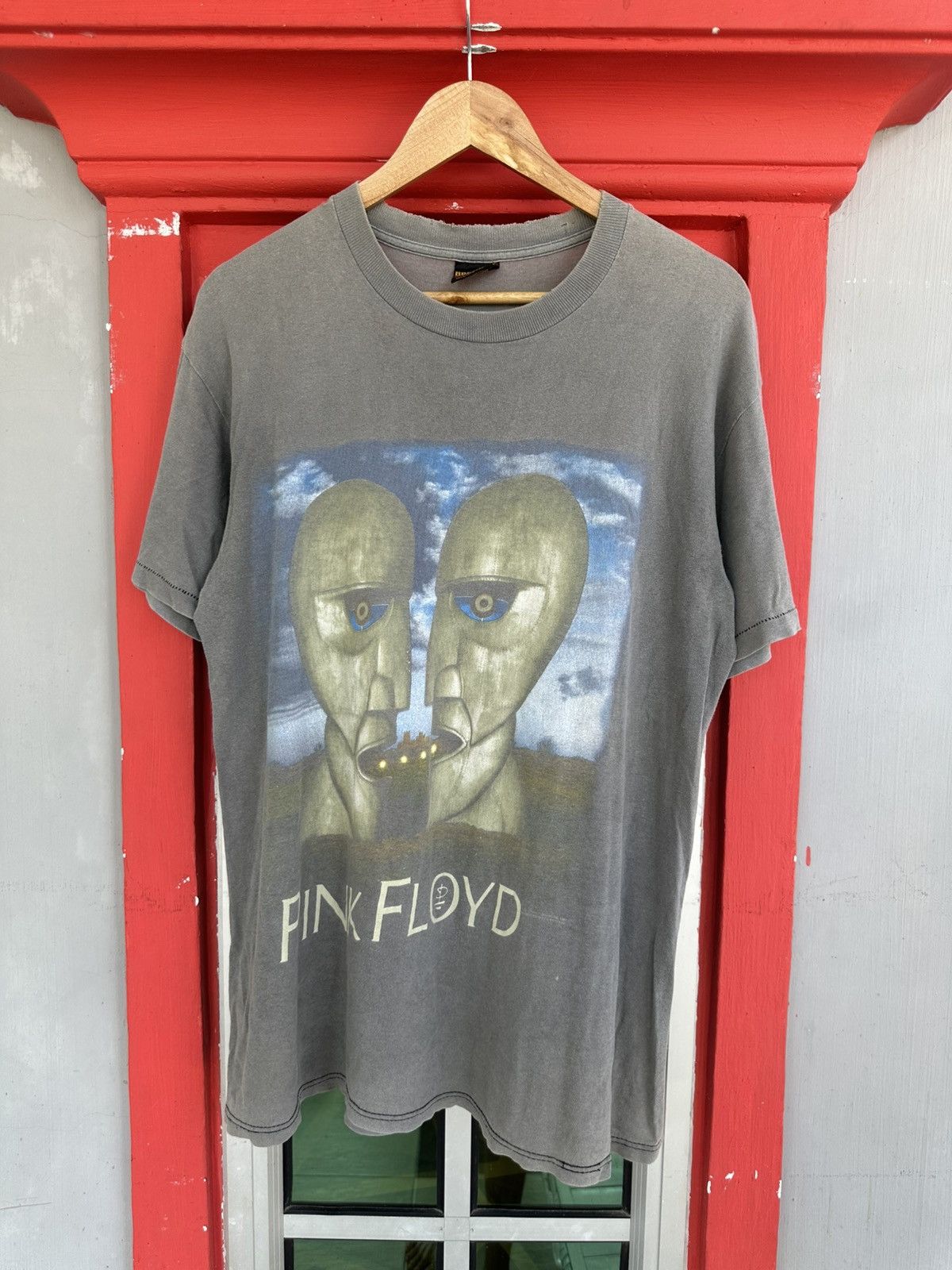 Pink Floyd Faded Vintage 90s Pink Floyd North American Tour Tee Size US L / EU 52-54 / 3 - 1 Thumbnail