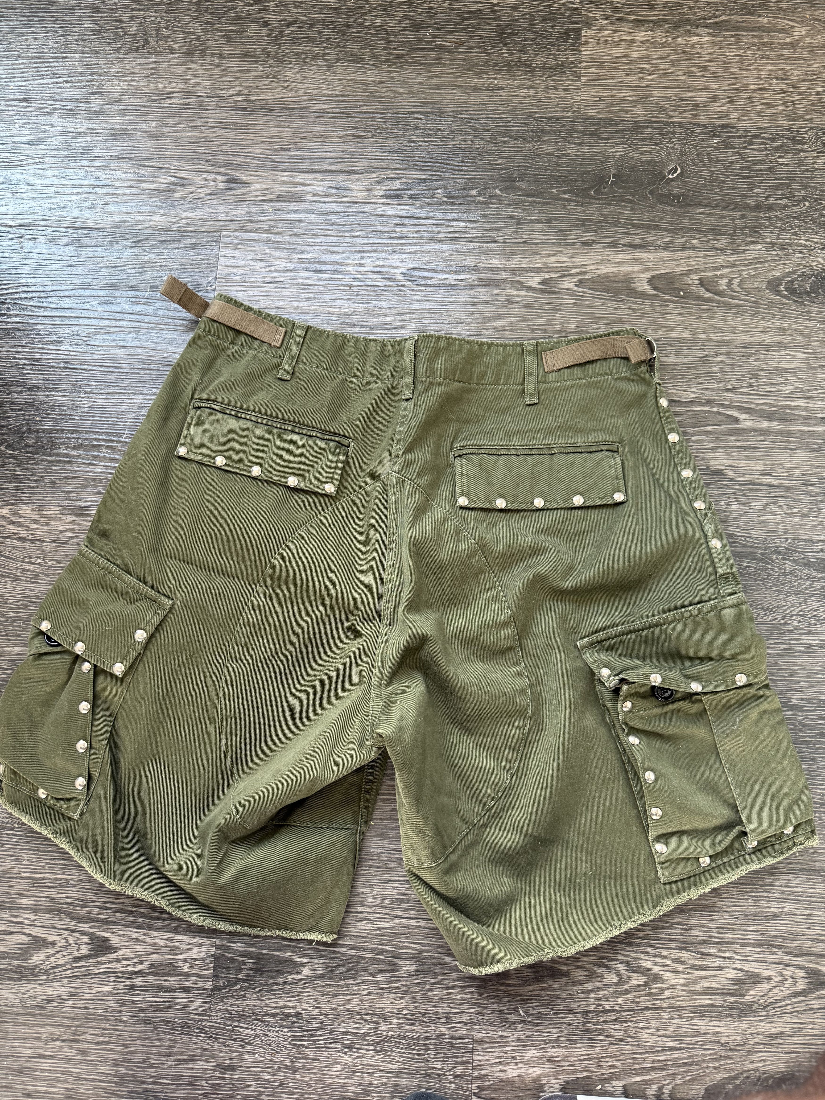 Celine Celine military studded cargo shorts Size US 36 / EU 52 - 3 Thumbnail