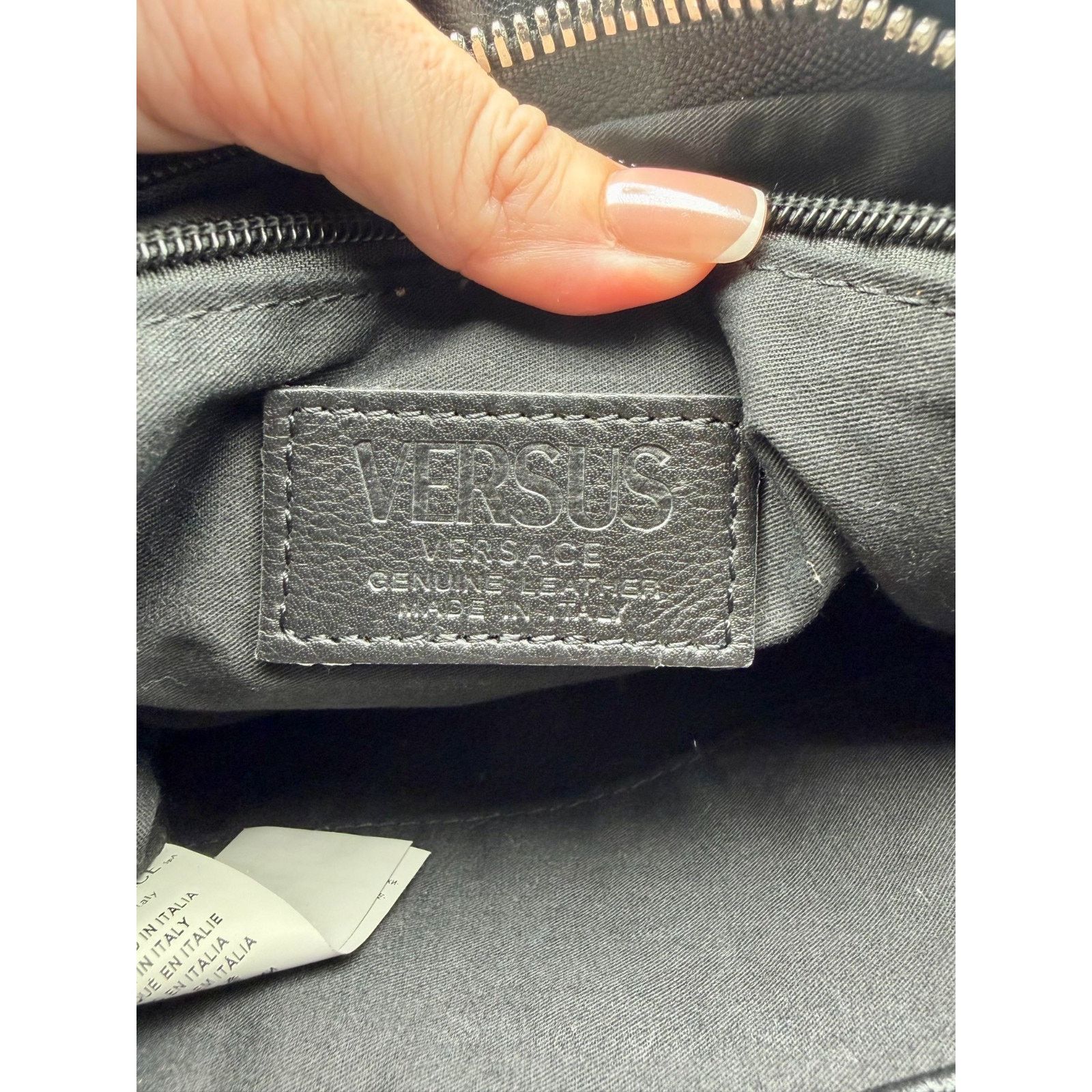 Versace VERSACE VERSUS Black Leather Shoulder Bag MINT COND | COA Size ONE SIZE - 5 Thumbnail